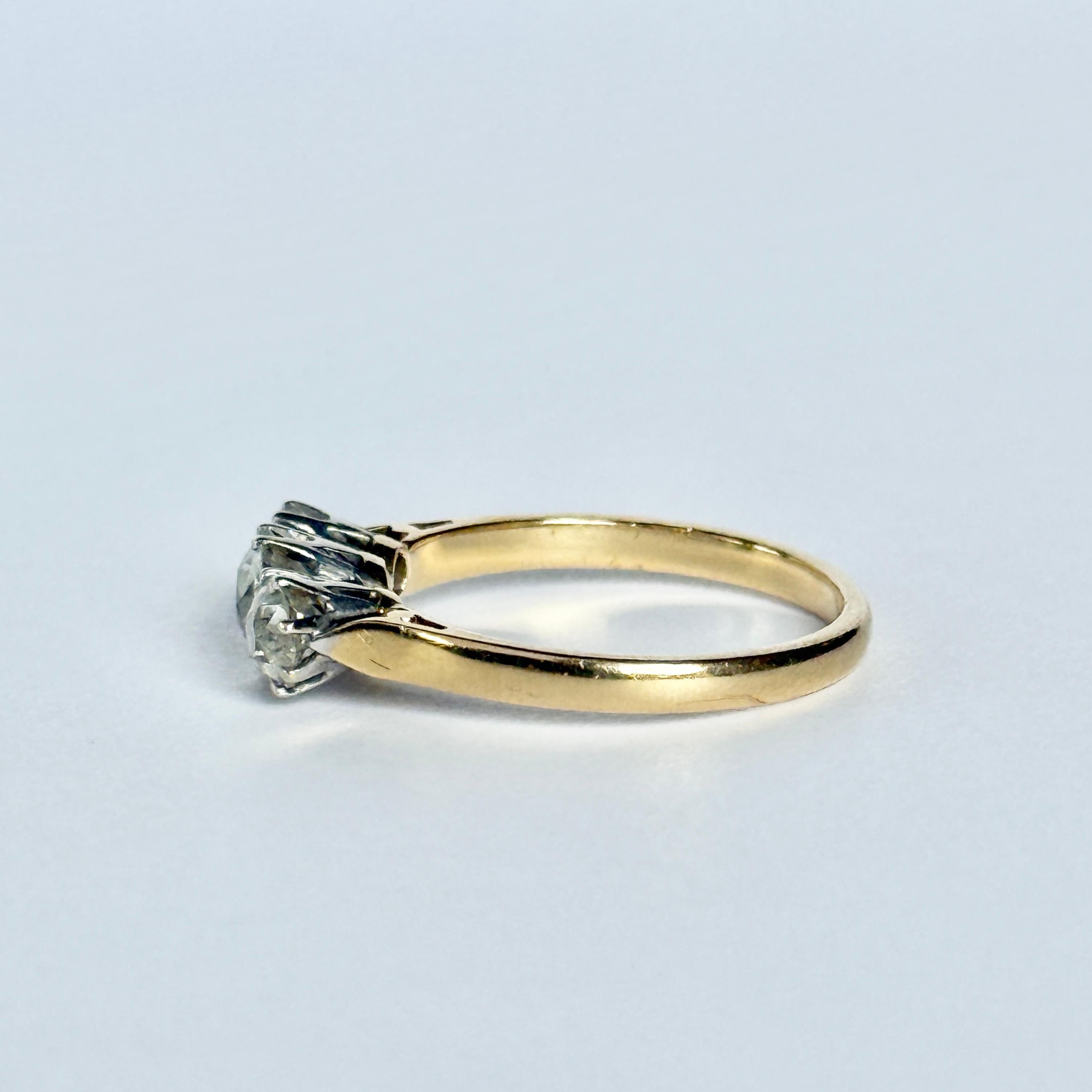 Edwardianischer Diamant und 18 Karat Gold Drei Stein Ring für Damen oder Herren im Angebot