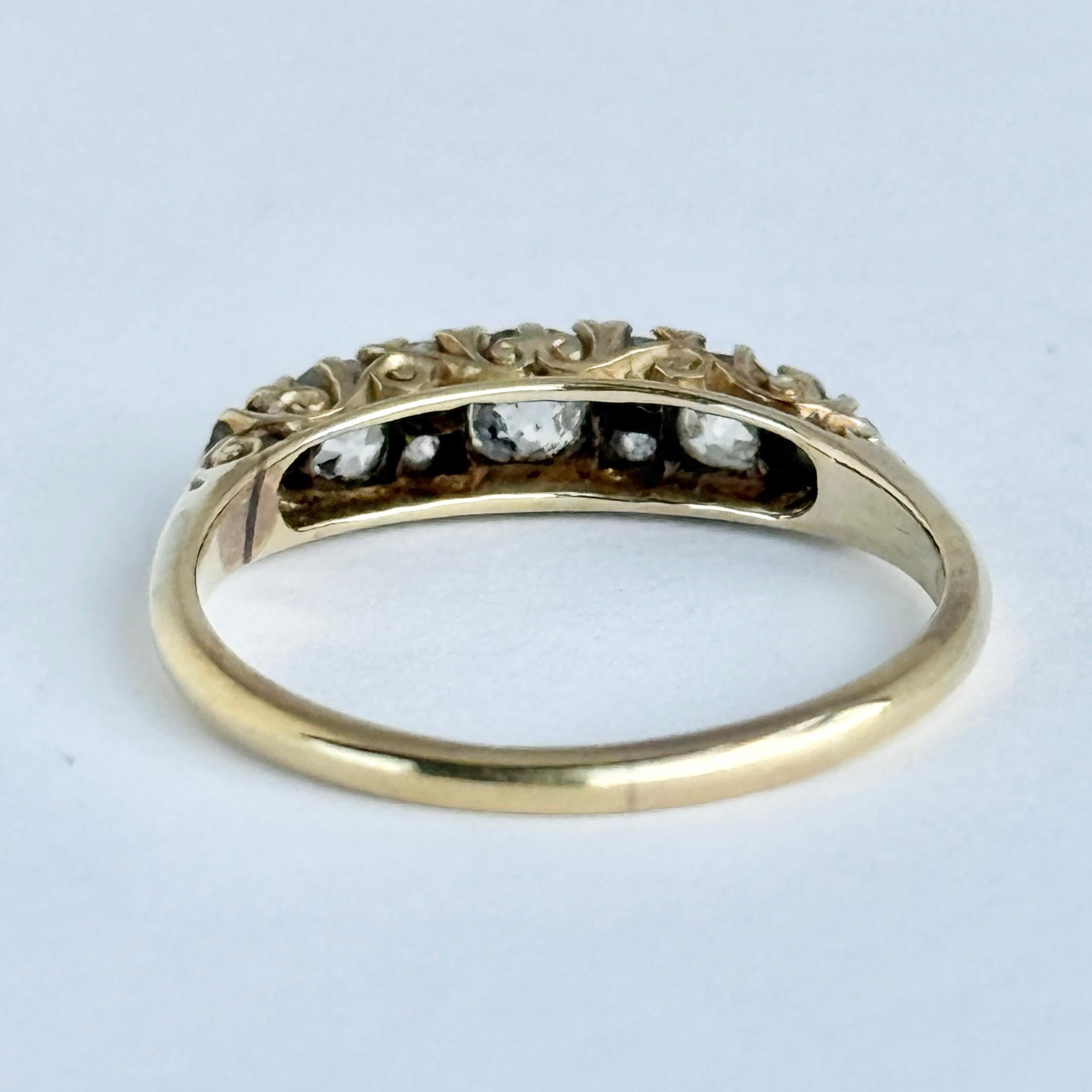 Anello edoardiano con tre pietre in oro 18 carati e diamanti In condizioni buone in vendita a Chipping Campden, GB