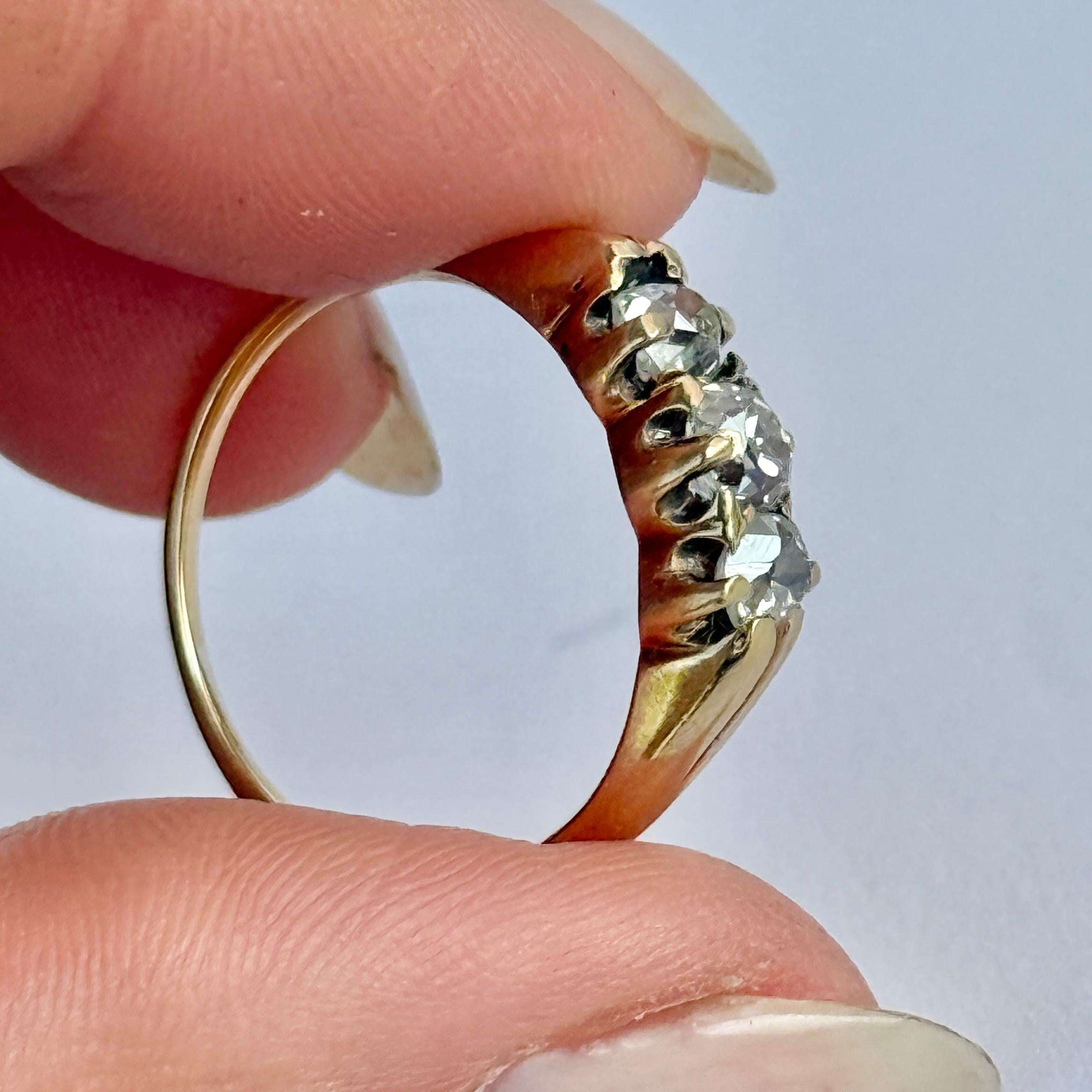 da uomo o donna Anello edoardiano con tre pietre in oro 18 carati e diamanti in vendita