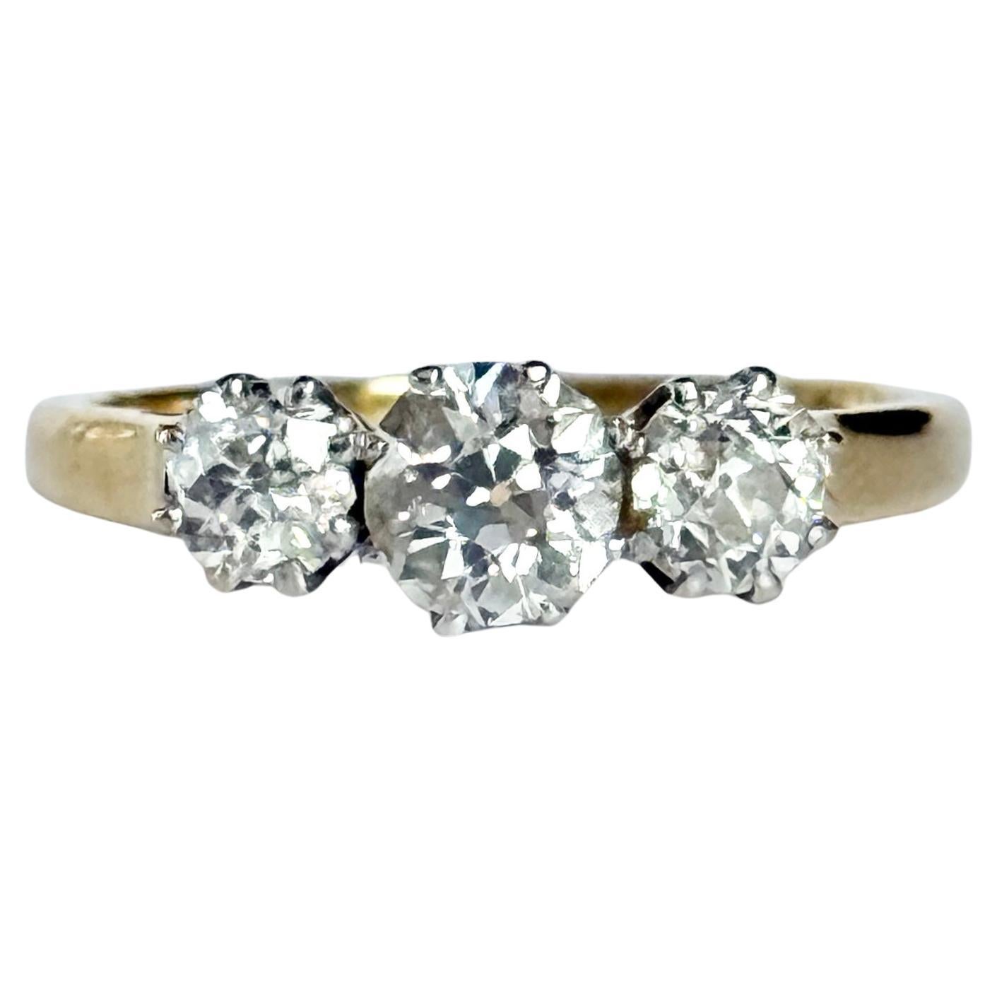 Edwardianischer Diamant und 18 Karat Gold Drei Stein Ring im Angebot