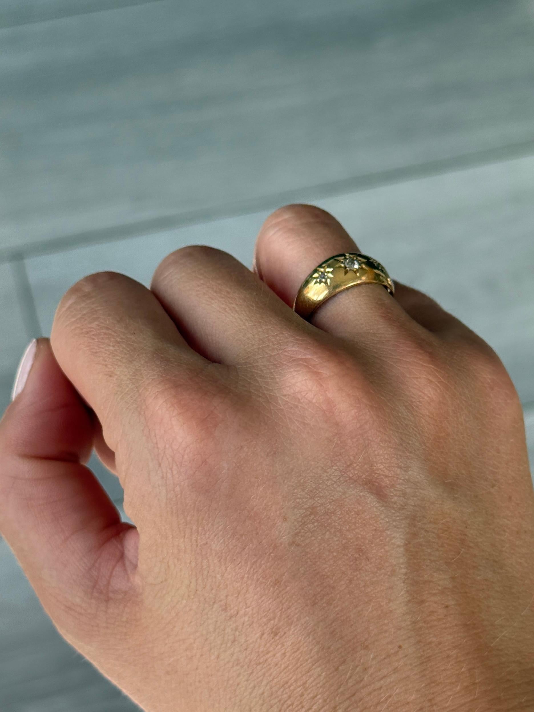 Bague édouardienne en or 18 carats sertie de trois pierres en étoile et de diamants Bon état - En vente à Chipping Campden, GB