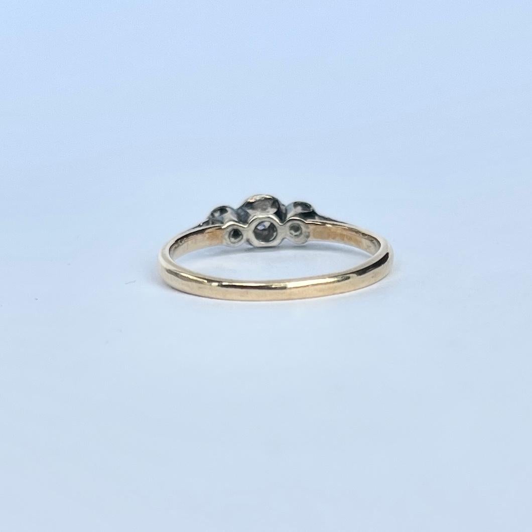 Dreisteiniger edwardianischer Diamant-Ring aus 9 Karat Gold im Zustand „Gut“ im Angebot in Chipping Campden, GB