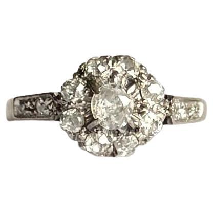 Bague grappe édouardienne en or blanc 9 carats et diamants