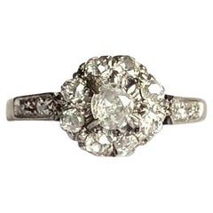 Bague grappe édouardienne en or blanc 9 carats et diamants