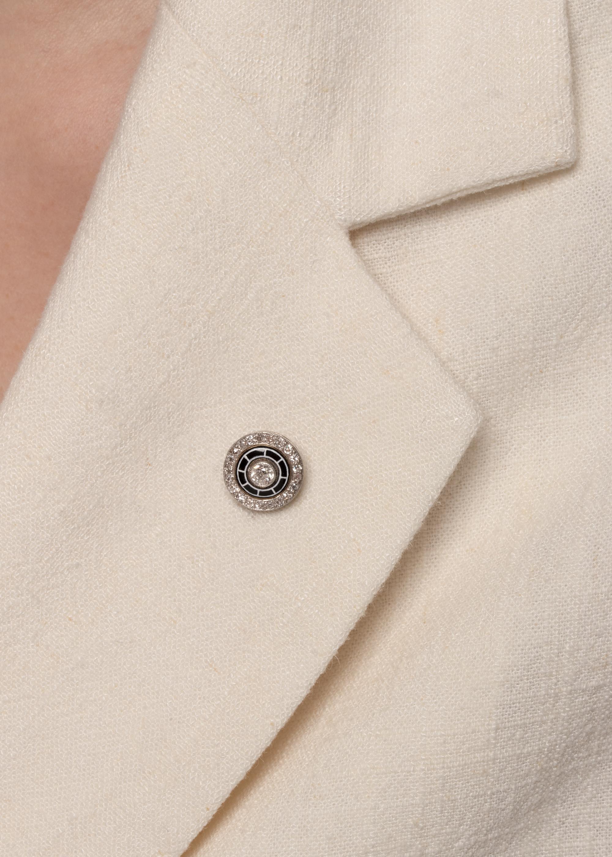 Taglio rotondo Spilla edoardiana con diamanti e smalto, 1910 ca. in vendita