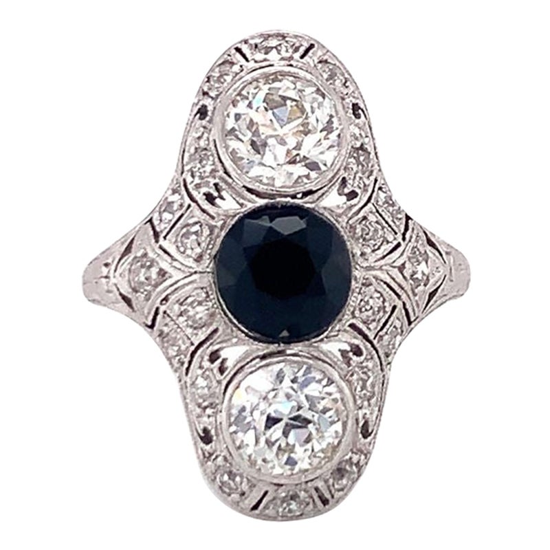 Bague édouardienne en platine filigrane avec diamants et onyx, circa 1910