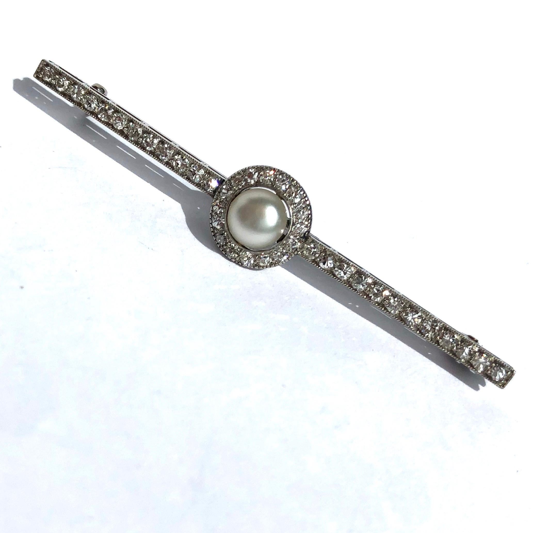 Edwardian Diamond and Pearl 18 Carat White Gold Bar Brooch In Excellent Condition In Chipping Campden, GB