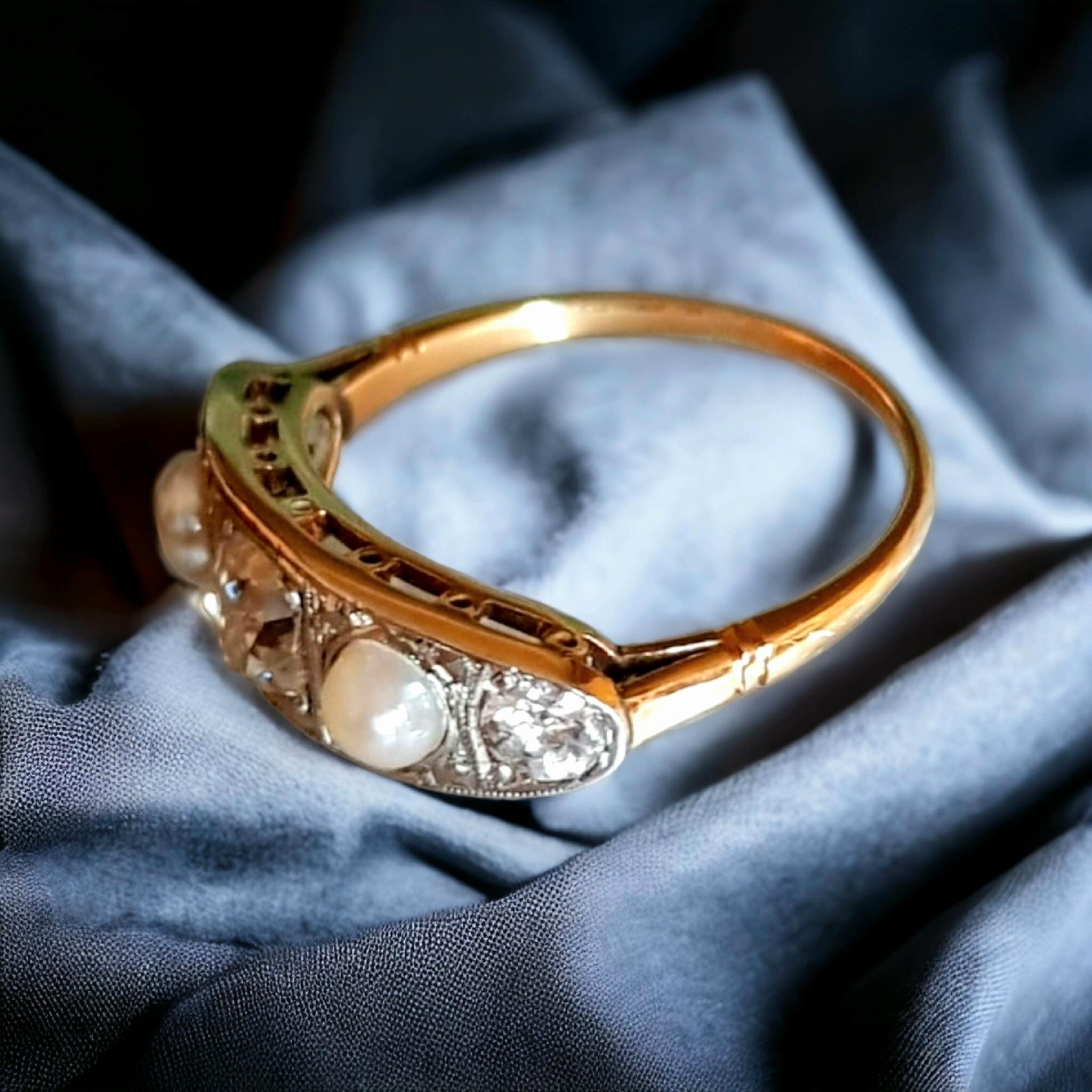 Bague édouardienne à cinq pierres en diamant et perle (1901-1915) Pour femmes en vente