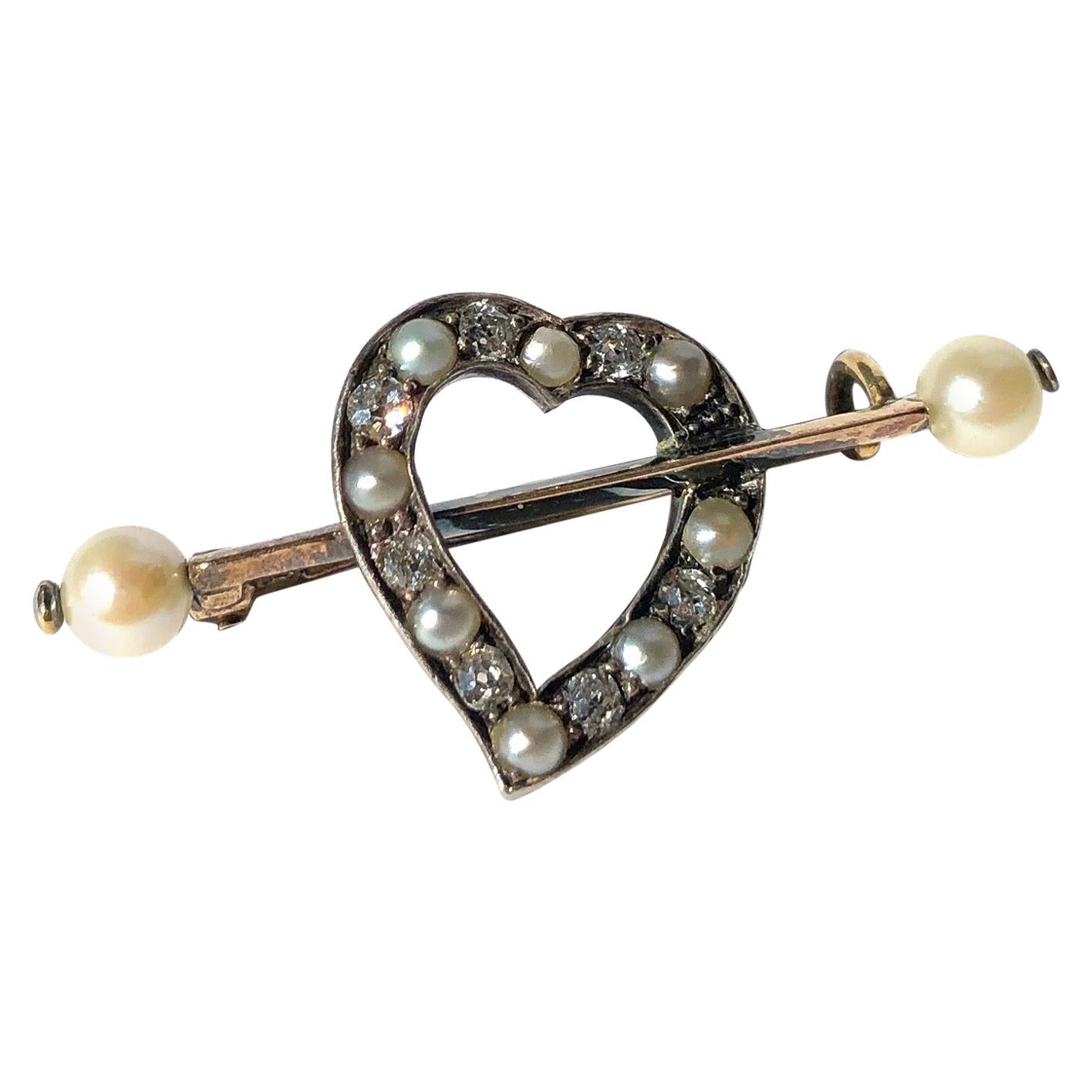 Broche édouardienne en forme de cœur avec breloques en diamants et perles