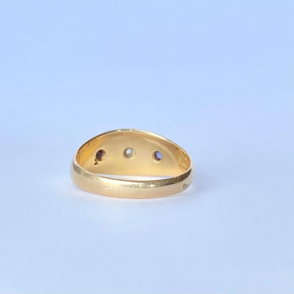 Round Cut Edwardian Diamond and Sapphire 18 Carat Gold Gypsy Ring
