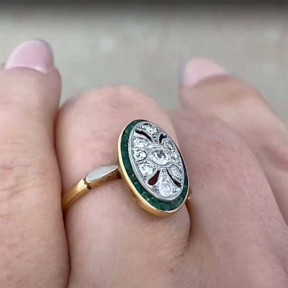 Edwardian Diamond (Approx. 0.20-Carats) & Emerald Halo Ring, 18k Yellow Gold In Excellent Condition For Sale In New York, NY