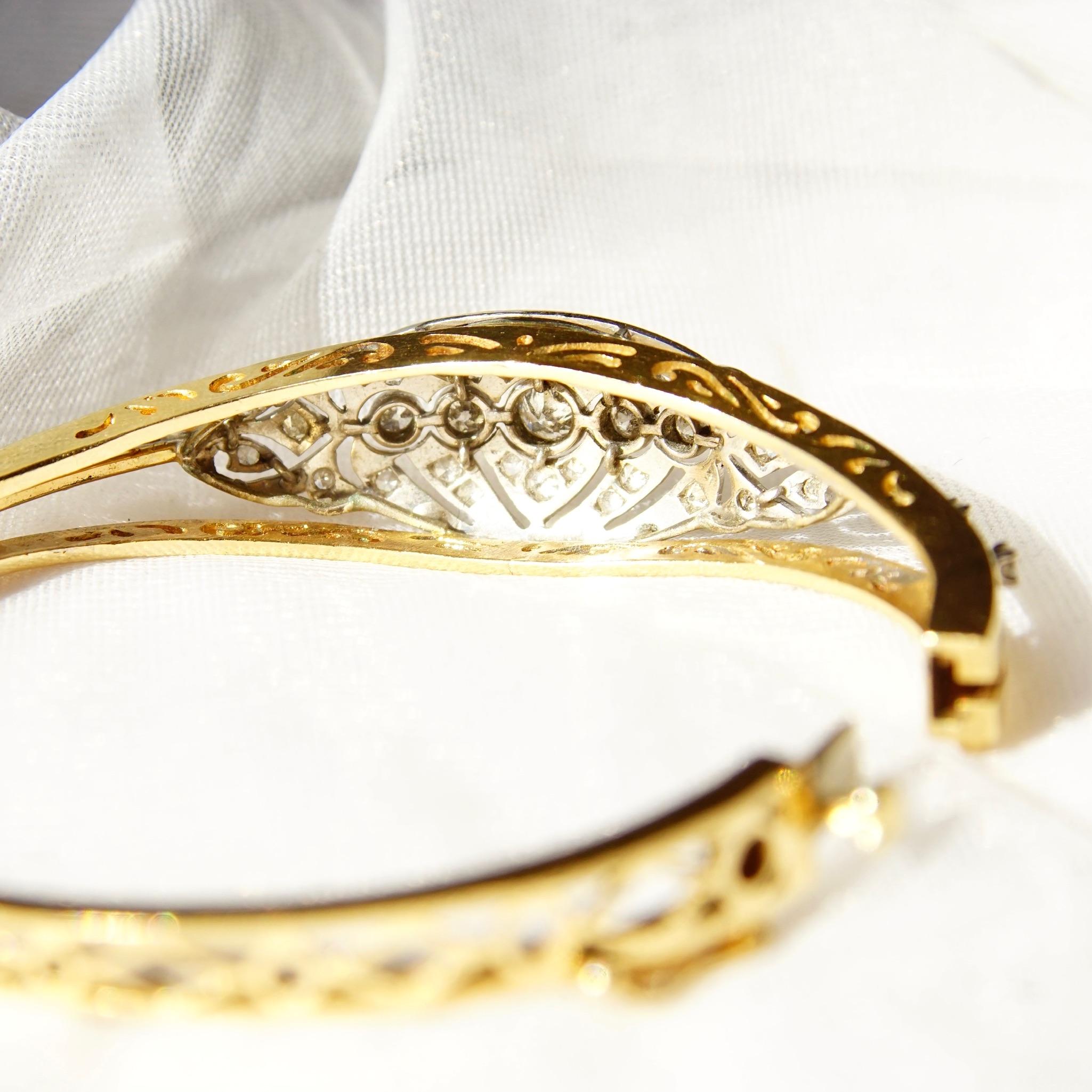 Taille ronde Bracelet jonc édouardien en or jaune 14 carats et platine avec grappe de diamants en vente