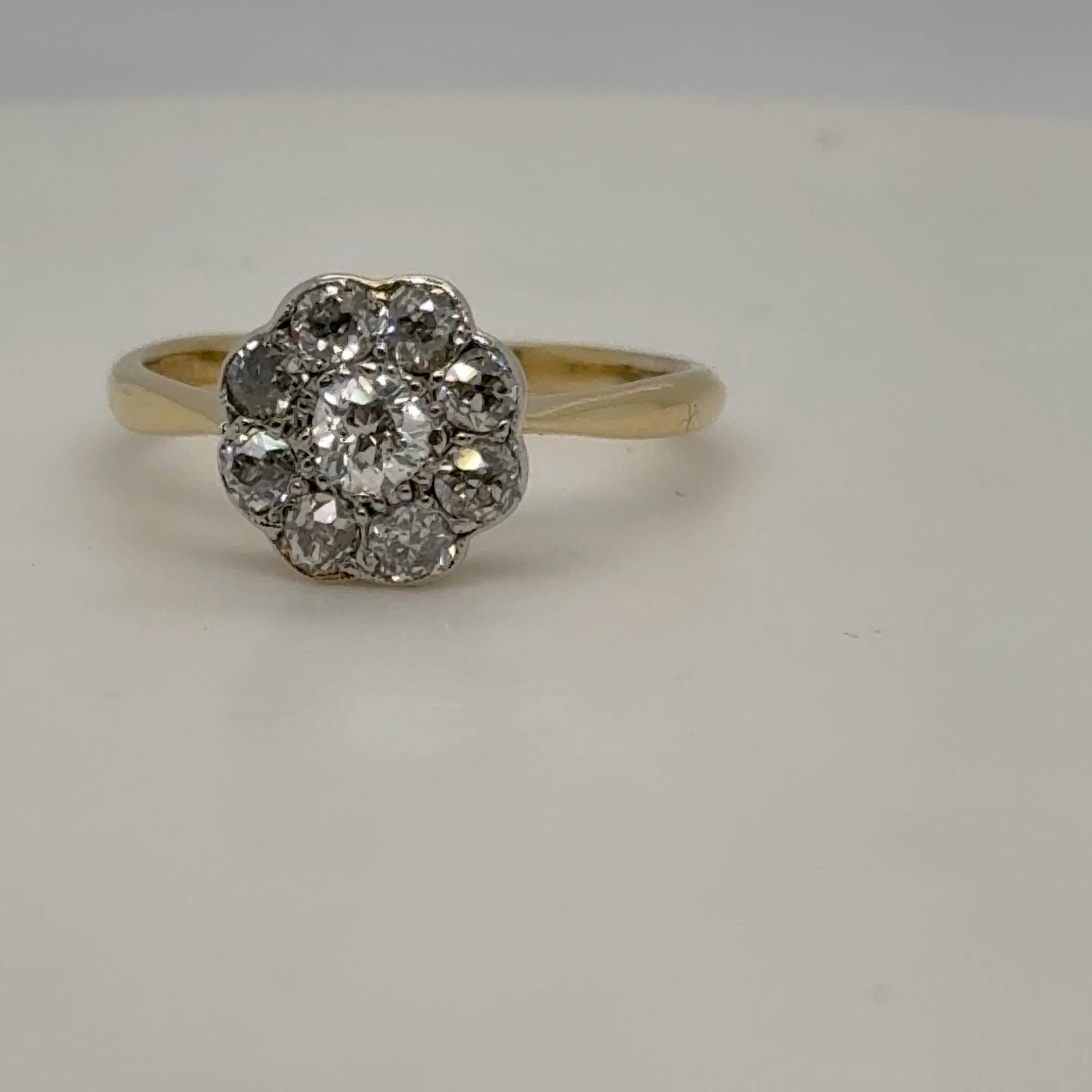 Édouardien Bague grappe édouardienne marguerite en or jaune 18 carats et platine, circa 1920 en vente