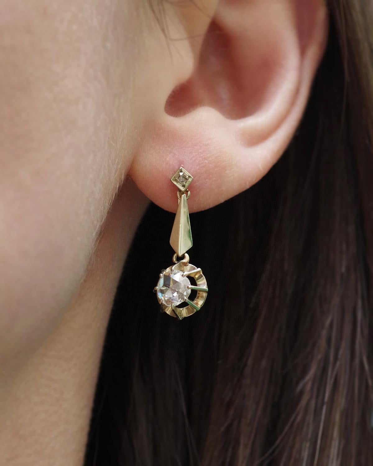 Niederländische lange edwardianische Diamant-Ohrringe im Rosenschliff 1,10 Karat, Platin und Gold im Zustand „Gut“ im Angebot in PARIS, FR