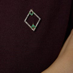 Edwardian diamond emerald 18k yellow gold and platinum kite brooch