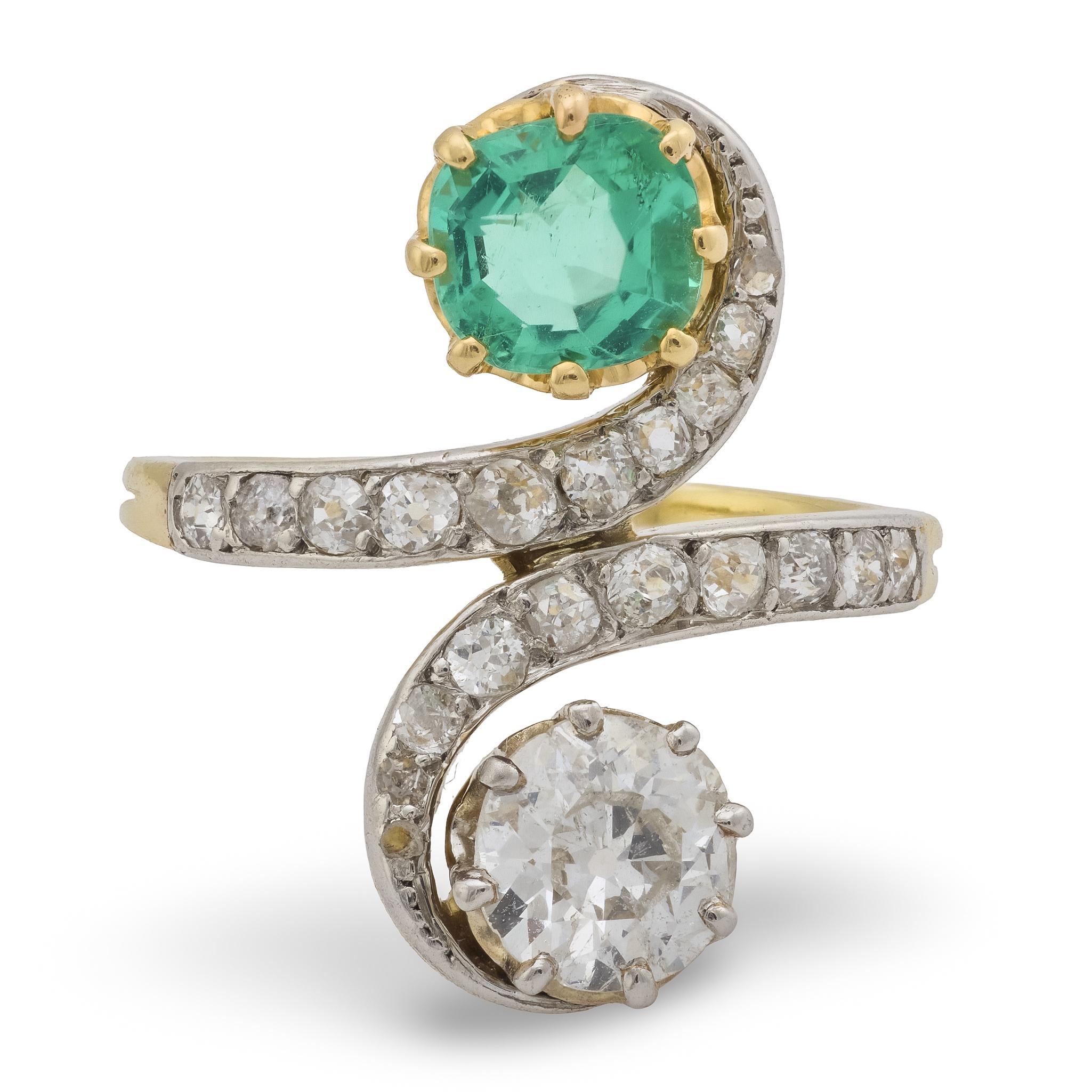 Old European Cut Edwardian diamond emerald 18k yellow gold silver Toi Et Moi ring For Sale