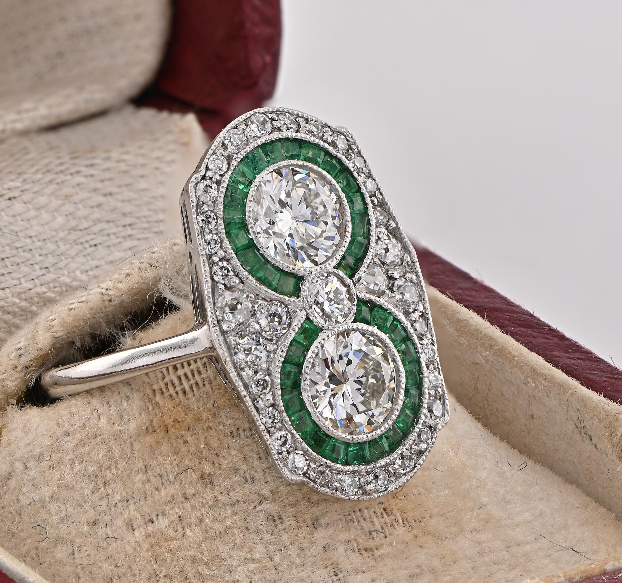 Edwardian Diamond Emerald Platinum rare Ring In Good Condition For Sale In Napoli, IT