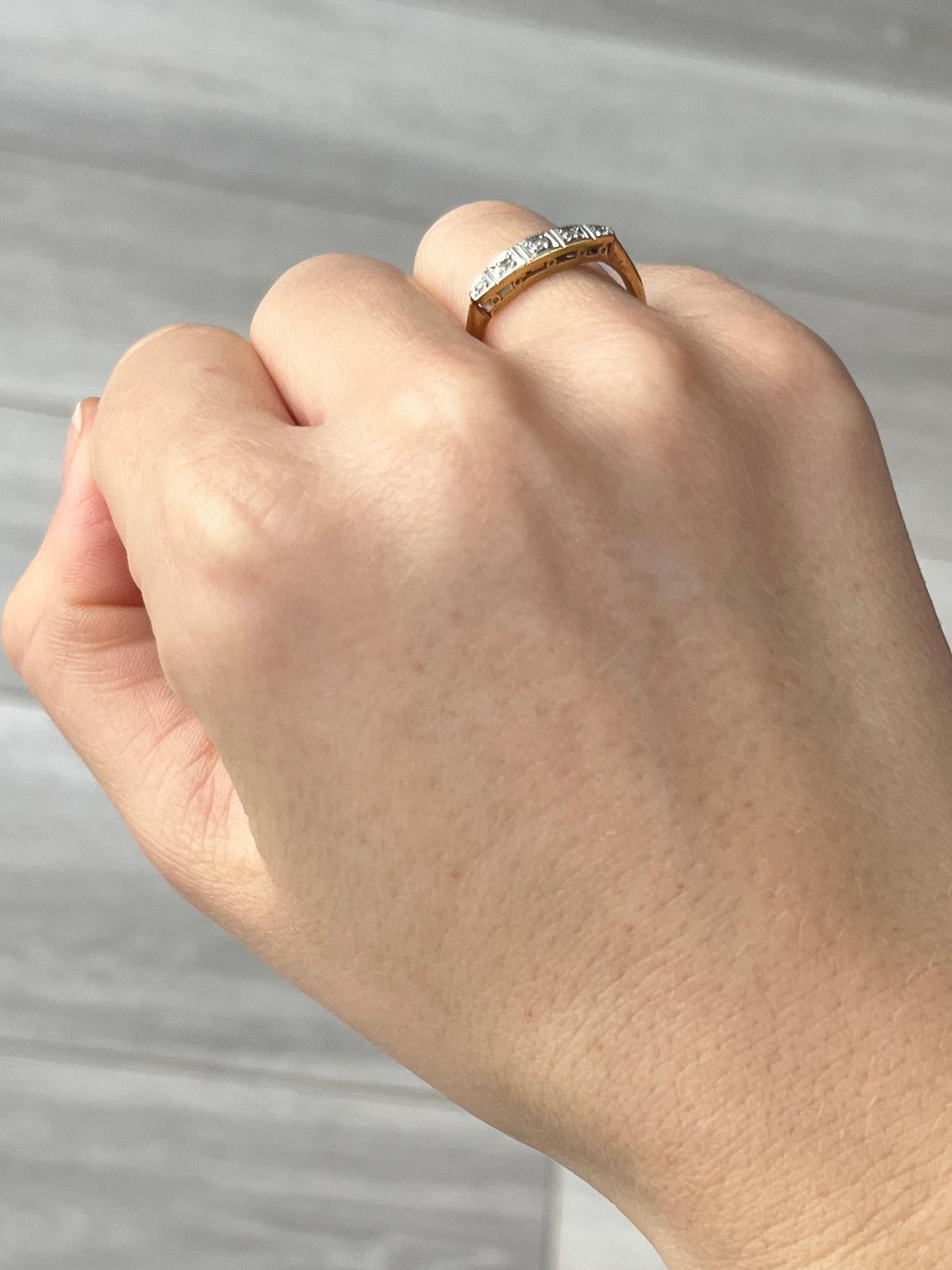 Round Cut Edwardian Diamond Five-Stone 18 Carat Gold Ring For Sale