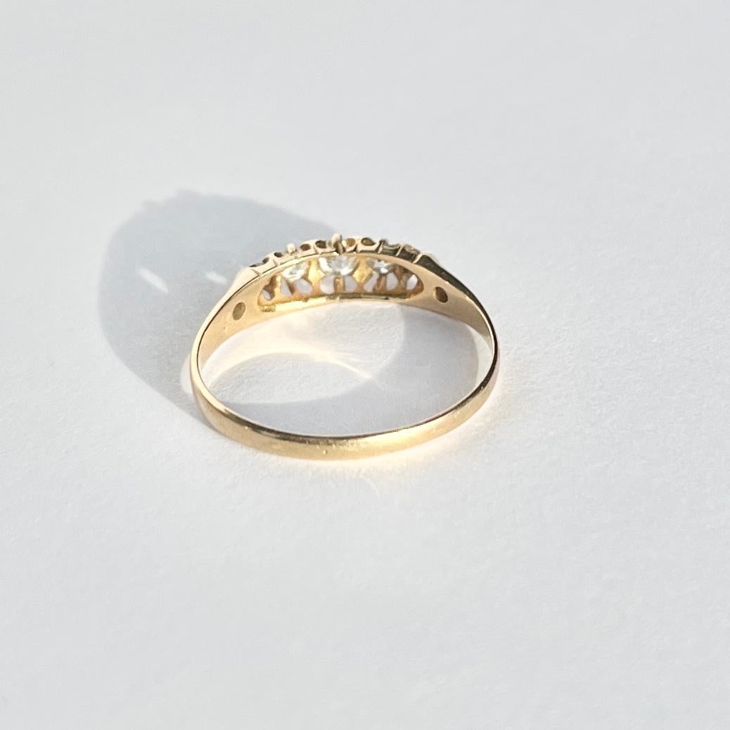 Edwardianischer Diamantring mit fünf Steinen aus 18 Karat Gold (Alteuropäischer Brillantschliff) im Angebot
