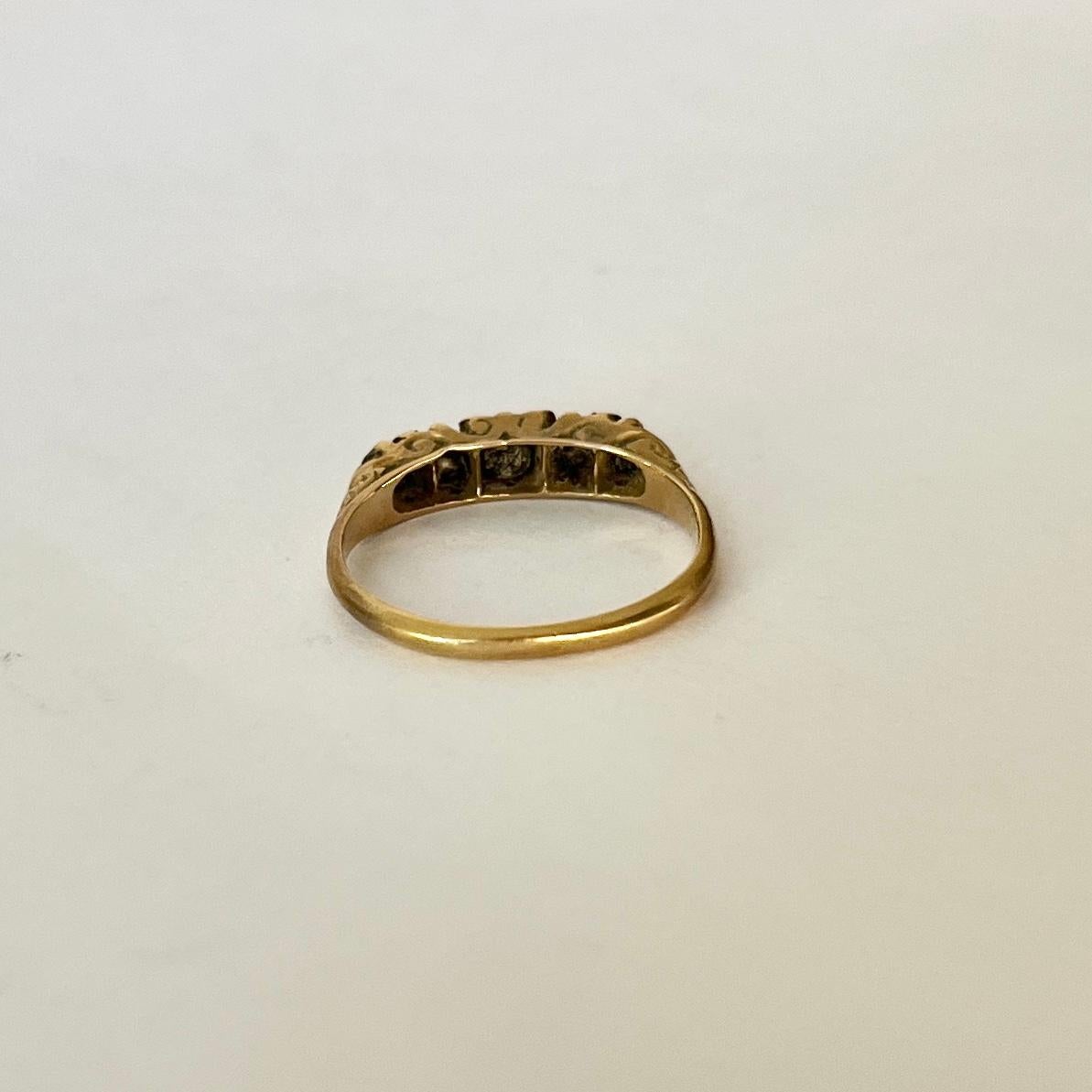 Round Cut Edwardian Diamond Five-Stone 18 Carat Gold Ring For Sale