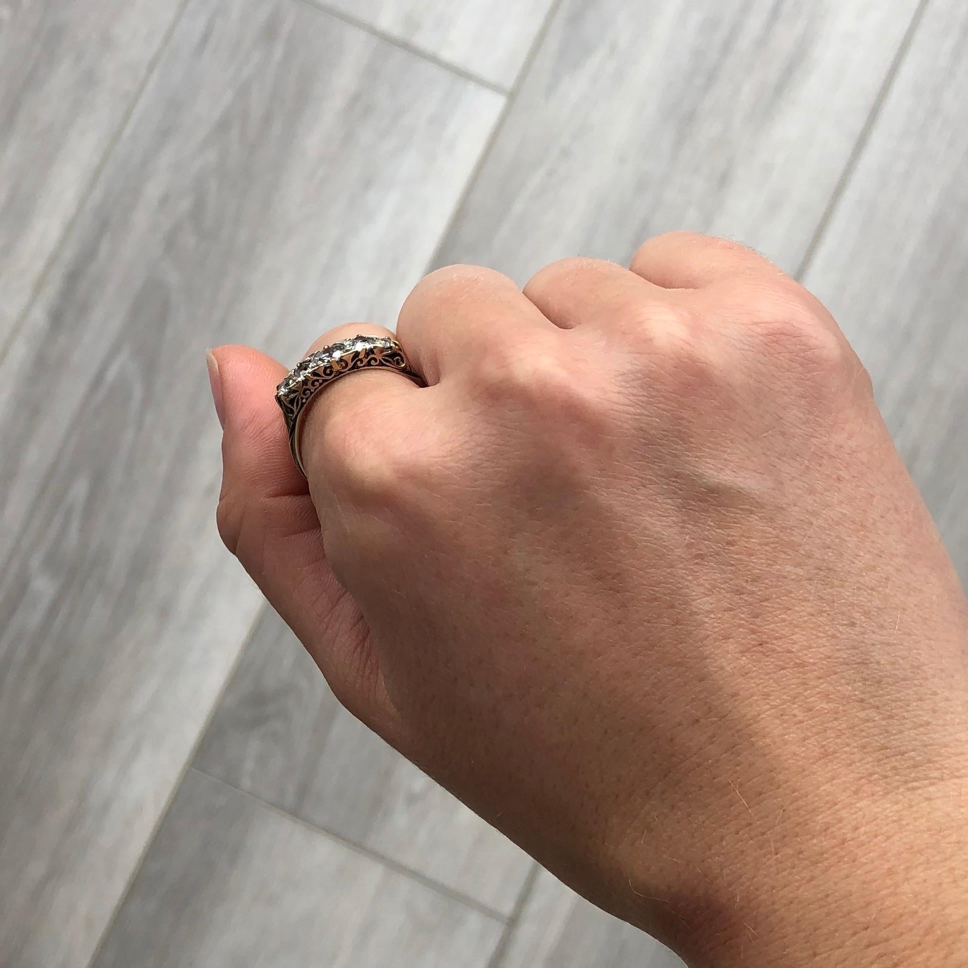 Edwardianischer Diamant-Fünf-Stein-Ring aus 18 Karat Gold 1