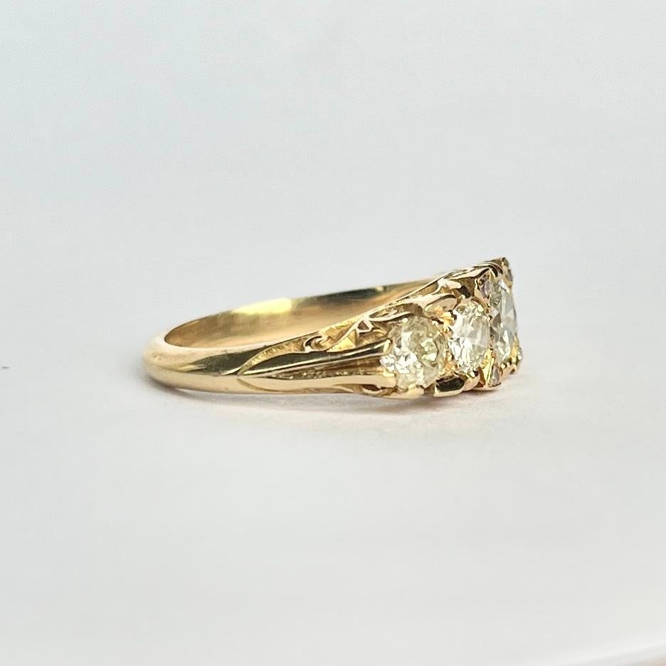 Edwardianischer Diamantring mit fünf Steinen aus 18 Karat Gold 2