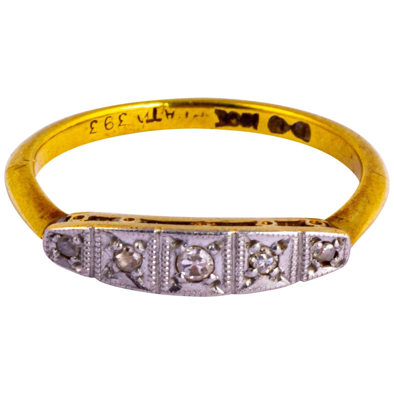 Diamantring mit fünf Steinen aus 18 Karat Gold im Edwardianischen Stil im Angebot