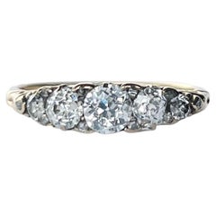Anillo Eduardiano de Diamantes y Cinco Piedras de Oro de 18 Quilates