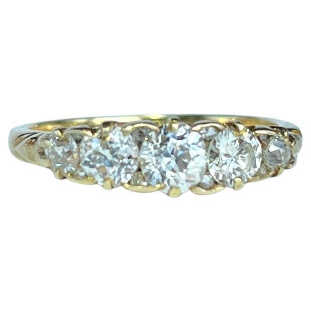 Edwardianischer Diamantring mit fünf Steinen aus 18 Karat Gold im Angebot