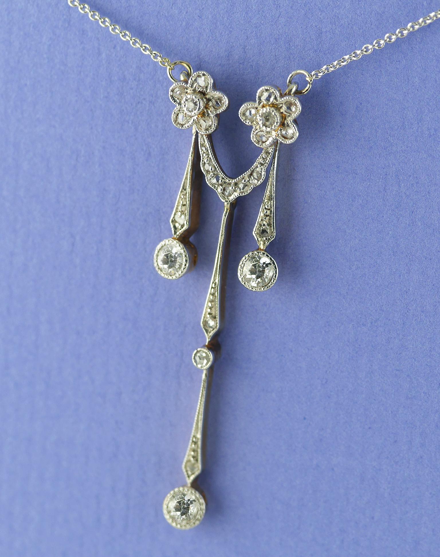 Edwardian, Diamond, Gold and Platinum Double Drop Pendant, circa 1910 In Excellent Condition For Sale In London, GB