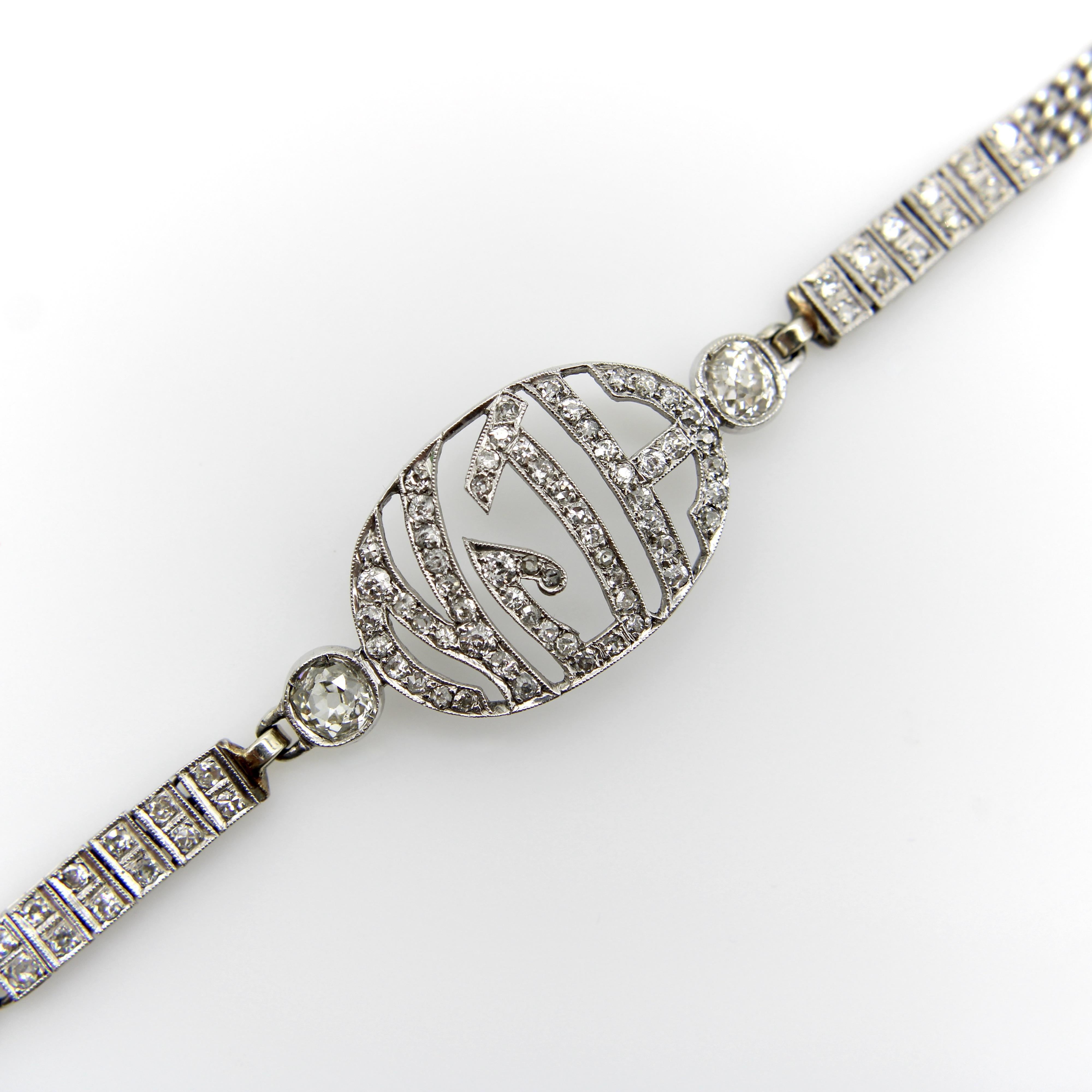 Taglio vecchia miniera Bracciale Monogram con diamante edoardiano in oro bianco 10 carati in vendita