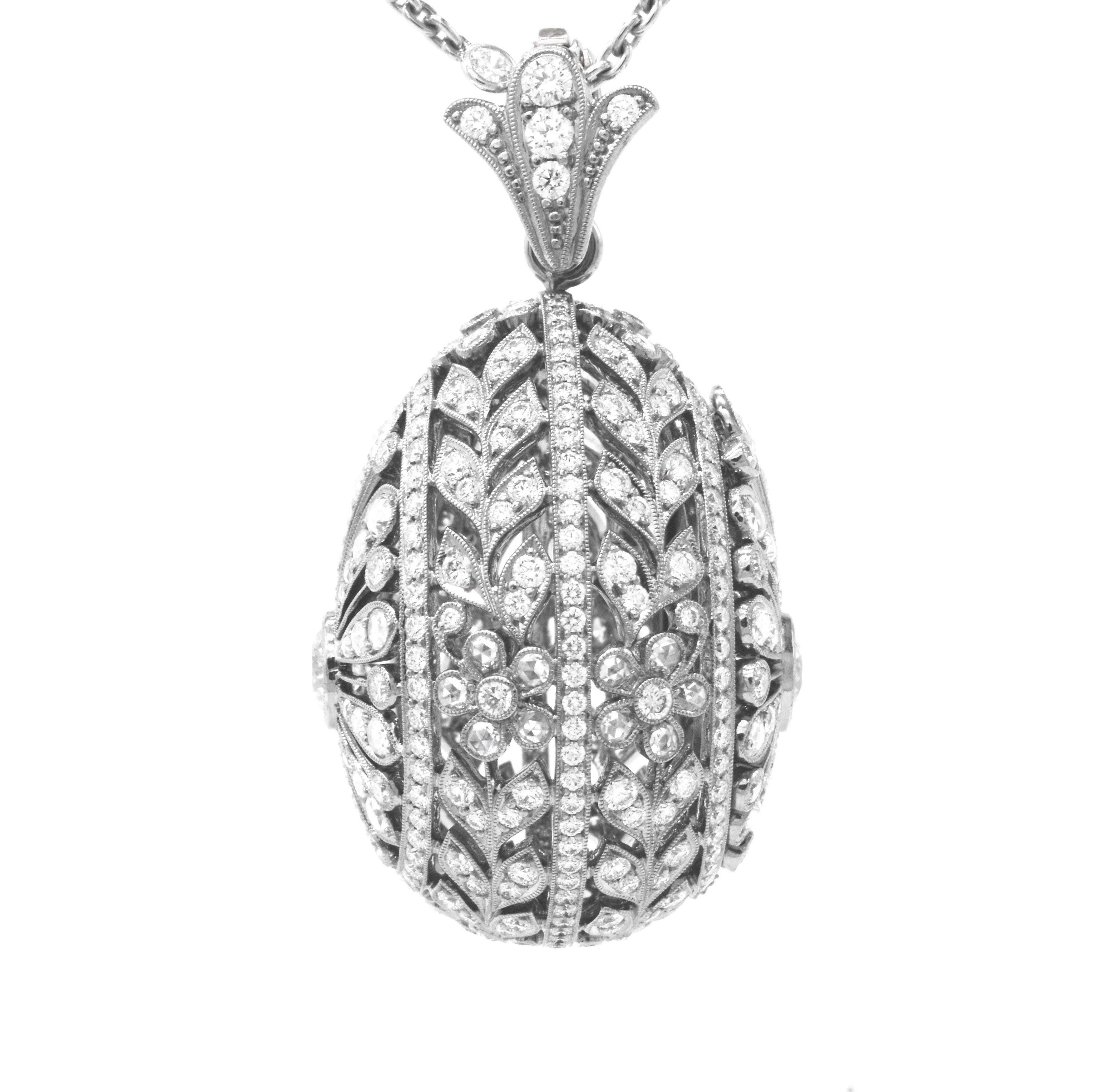 Edwardian Diamond Open Egg Pendant Locket Necklace, Chavana Collection In New Condition For Sale In Bangkok, TH