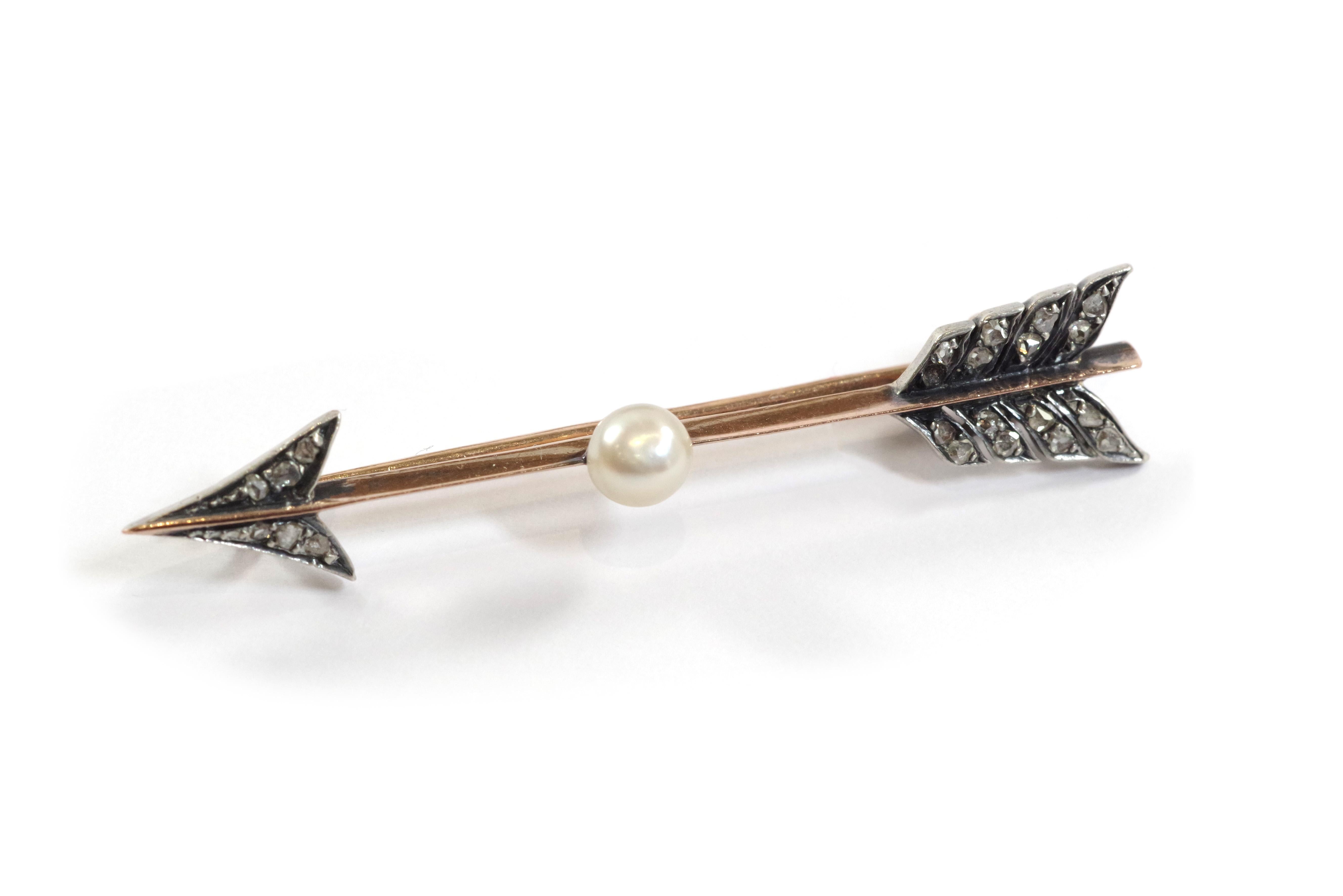 Rose Cut Edwardian diamond pearl arrow brooch in 18 karats rose gold and silver For Sale