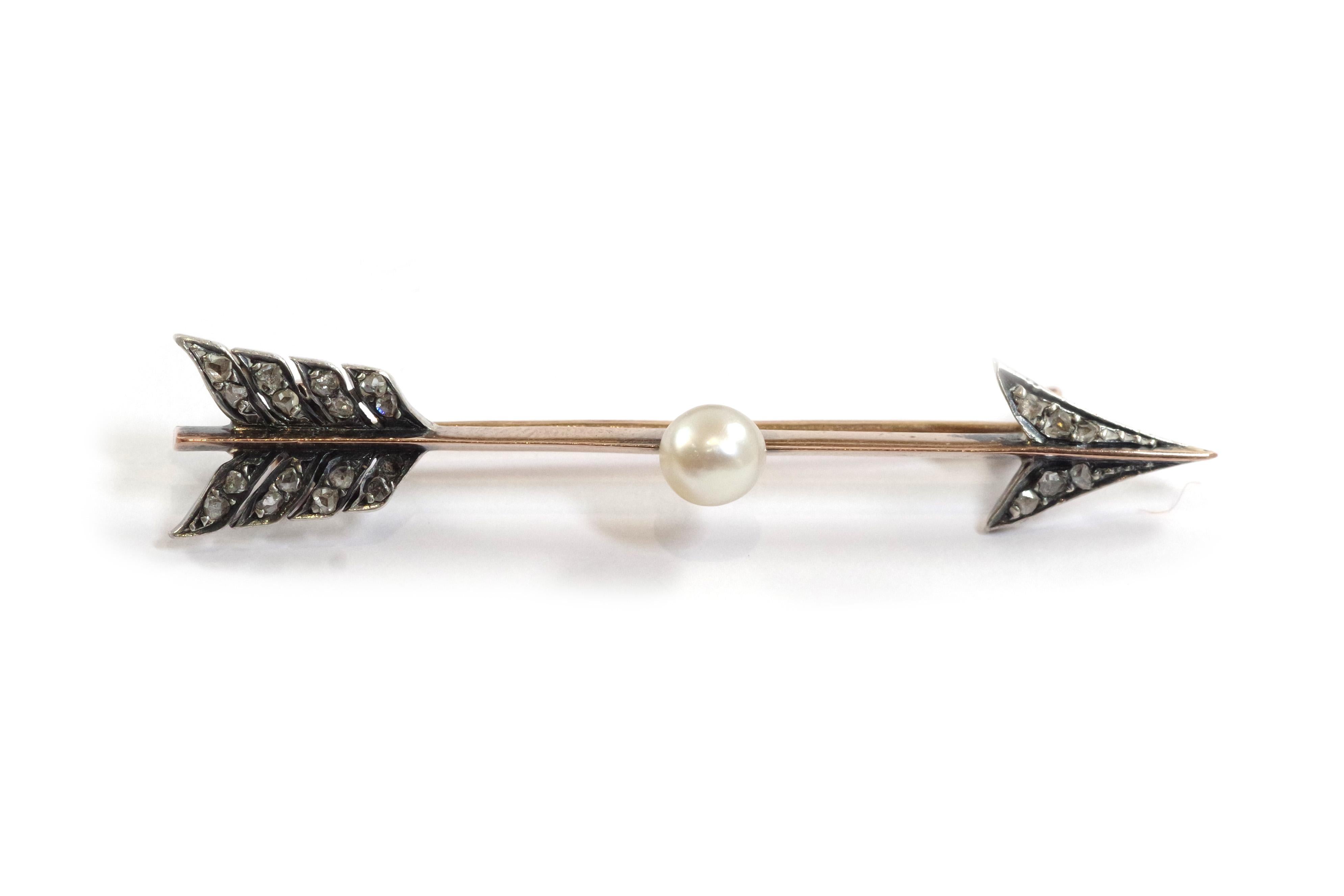 Edwardian diamond pearl arrow brooch in 18 karats rose gold and silver For Sale 3