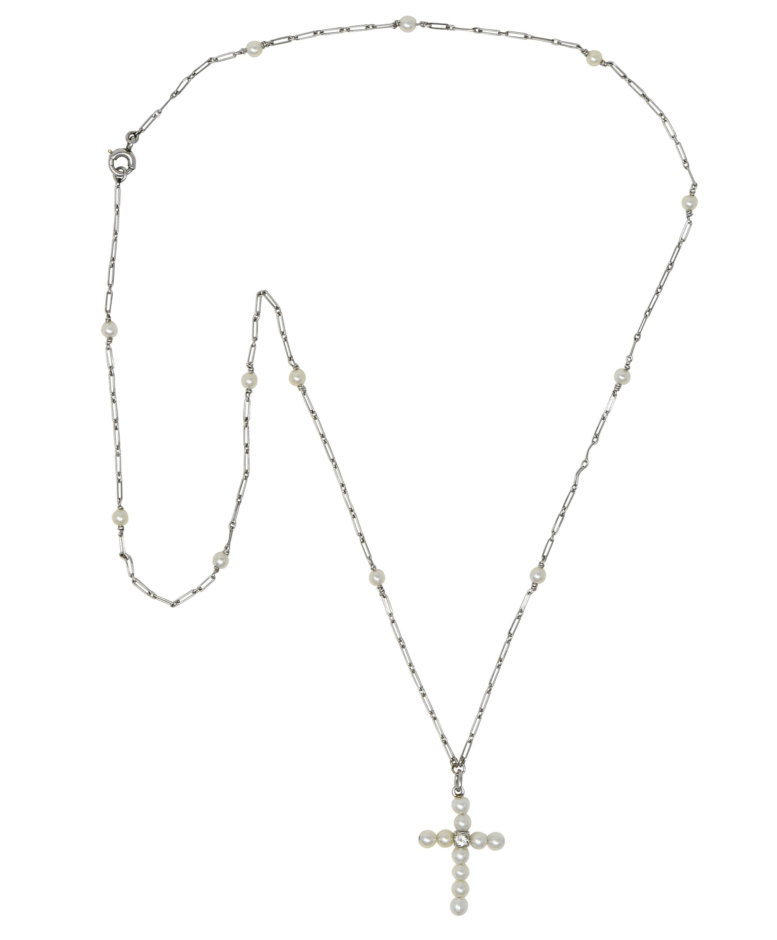 Édouardien Collier station édouardien pendentif croix ancienne en platine, diamant et perle en vente