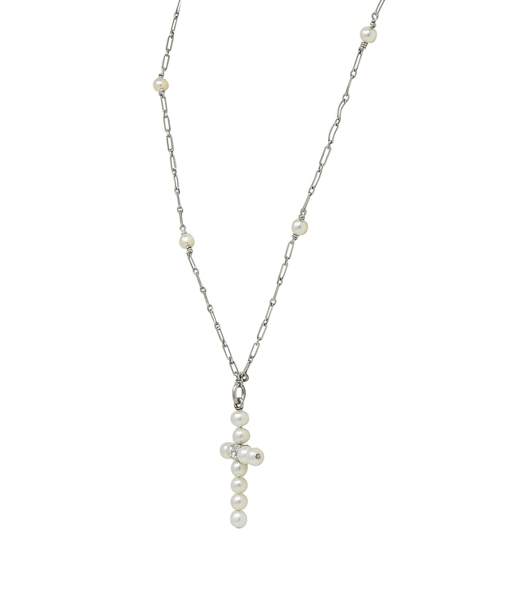 Taille vieille Europe Collier station édouardien pendentif croix ancienne en platine, diamant et perle en vente