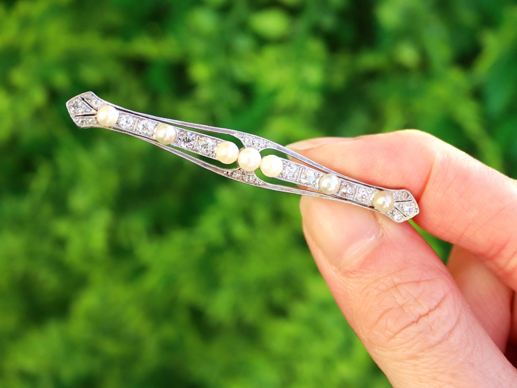 A fine antique Edwardian 0.85ct diamond and pearl, platinum bar brooch; part of our diverse antique jewelry and estate jewelry collections.

This fine Edwardian bar brooch has been crafted in platinum.

The pierced decorated frame has a symmetrical