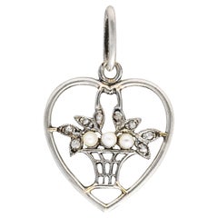 Colgante Corazón Floral Edwardian Diamond Pearl de oro de 18 quilates bañado en platino