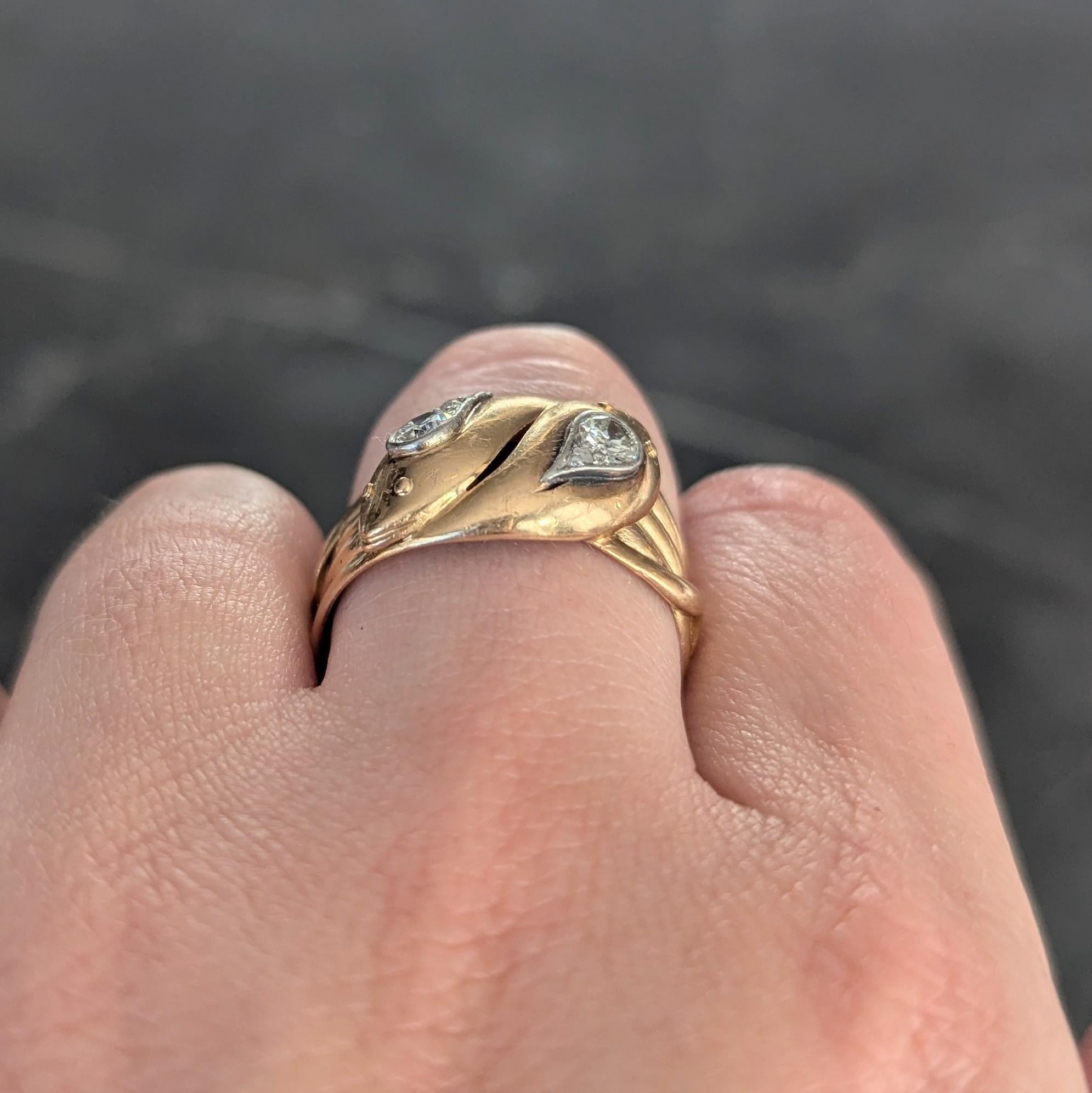 Bague unisexe édouardienne en or jaune 18 carats et platine avec serpent ancien en vente 3