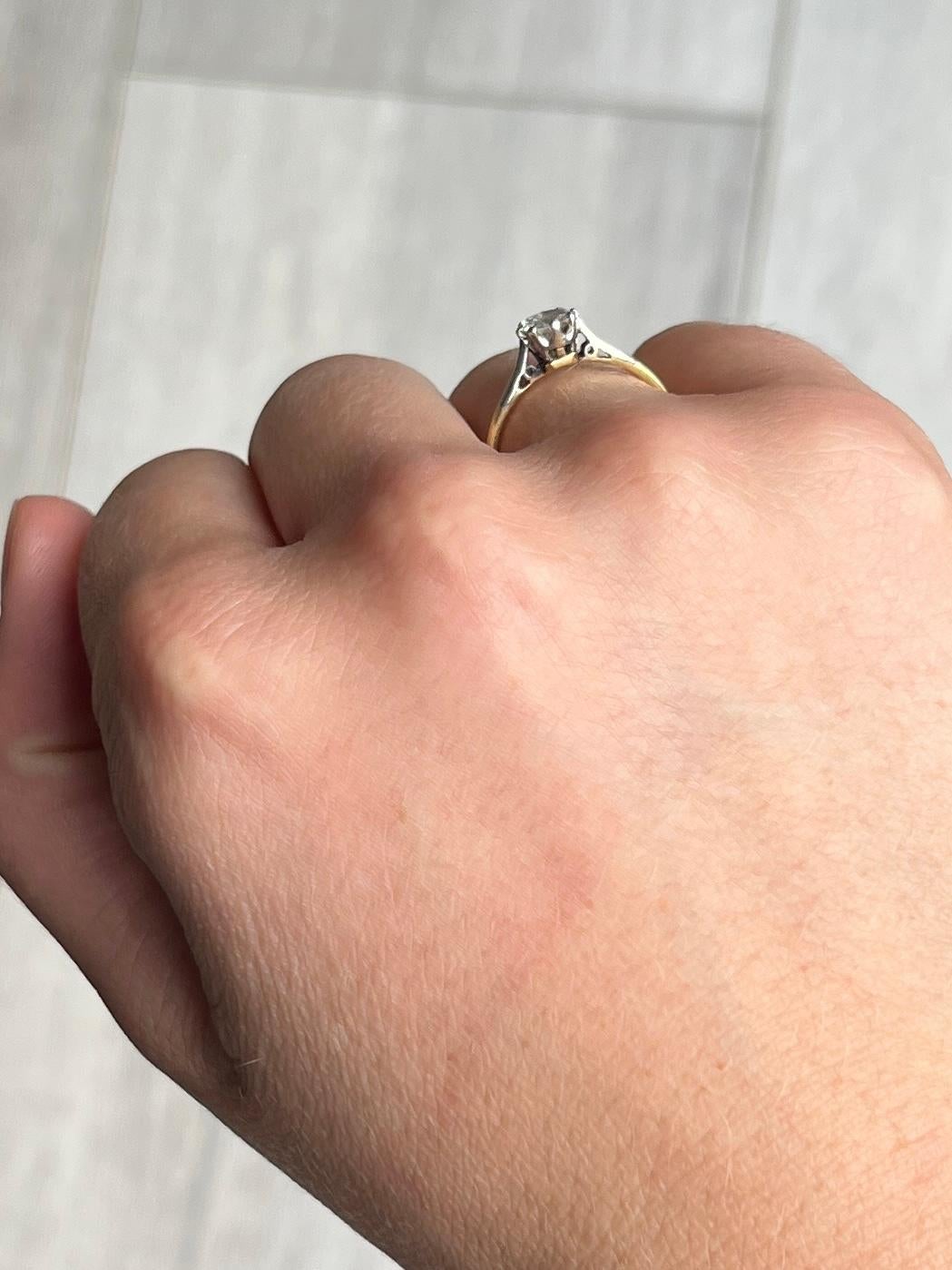 Ein atemberaubender Edwardianischer Diamant Solitär Ring. Die schöne alte europäische geschnittenen Diamanten messen etwa 50 Punkte und hat eine Klarheit von SI2, es in Platin mit hübschen Platin verdoppelt Schultern gesetzt. Das Band ist aus 18