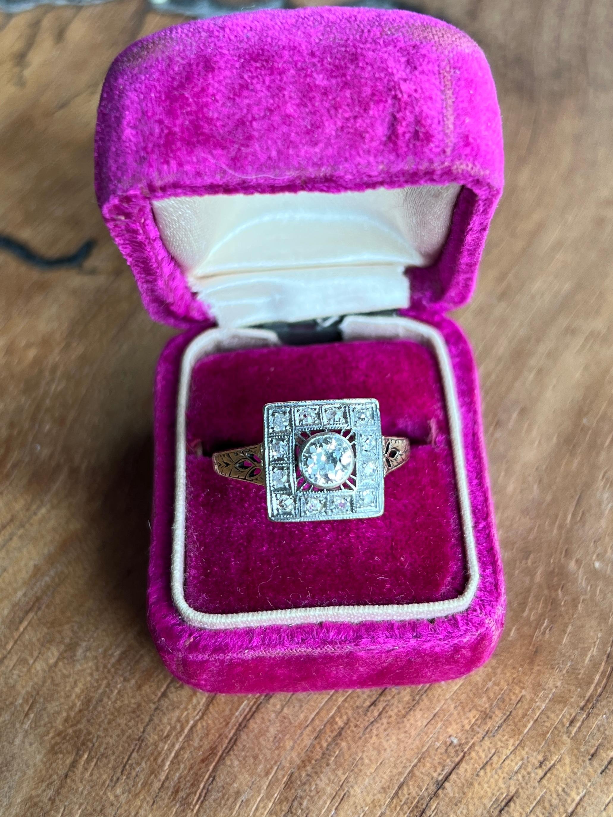 Edwardianischer Diamant-Verlobungsring aus Platin und Gelbgold im Zustand „Gut“ in Towson, MD