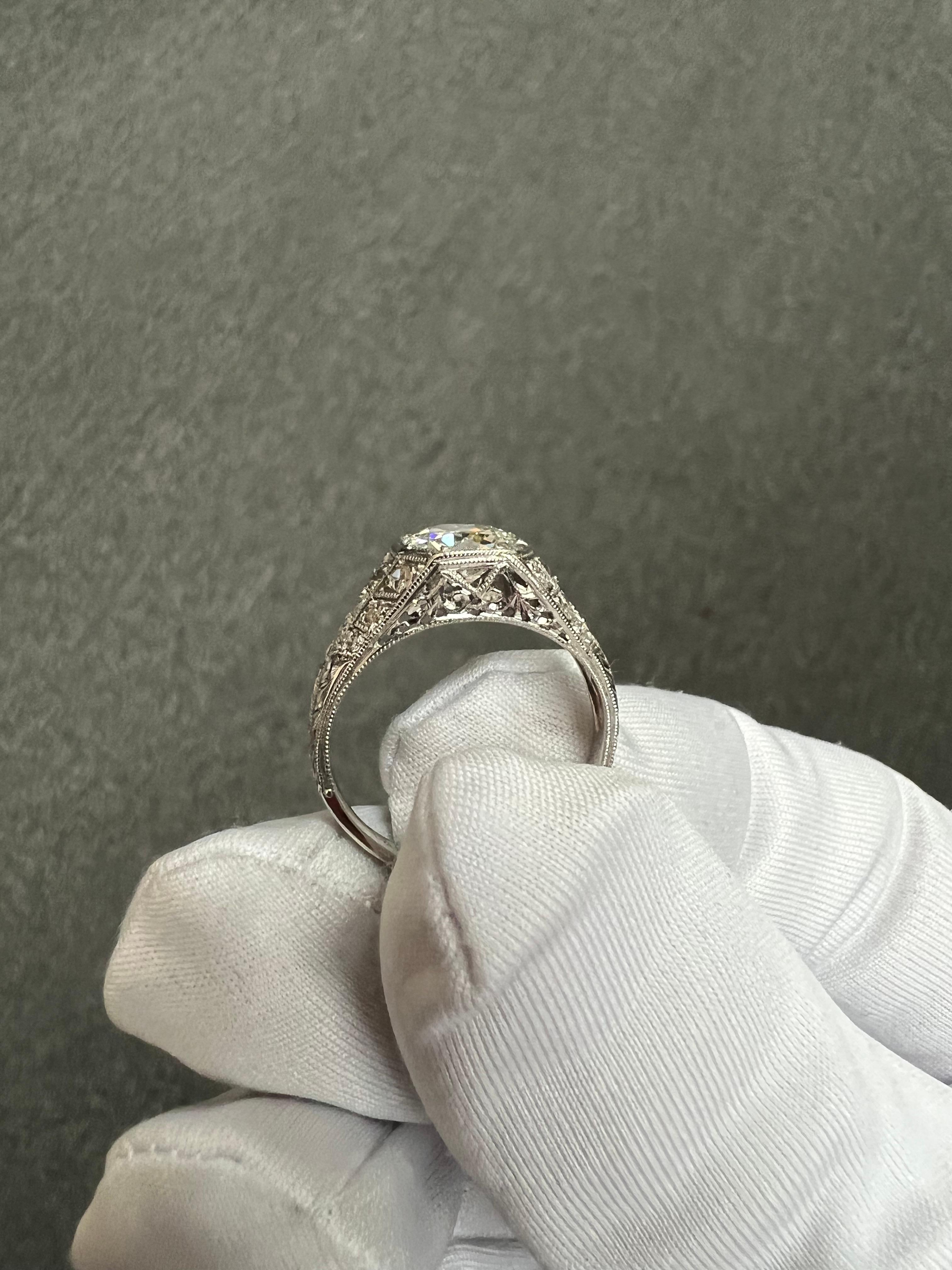 Anello di fidanzamento edoardiano in platino con diamante del 1910 circa in vendita 6