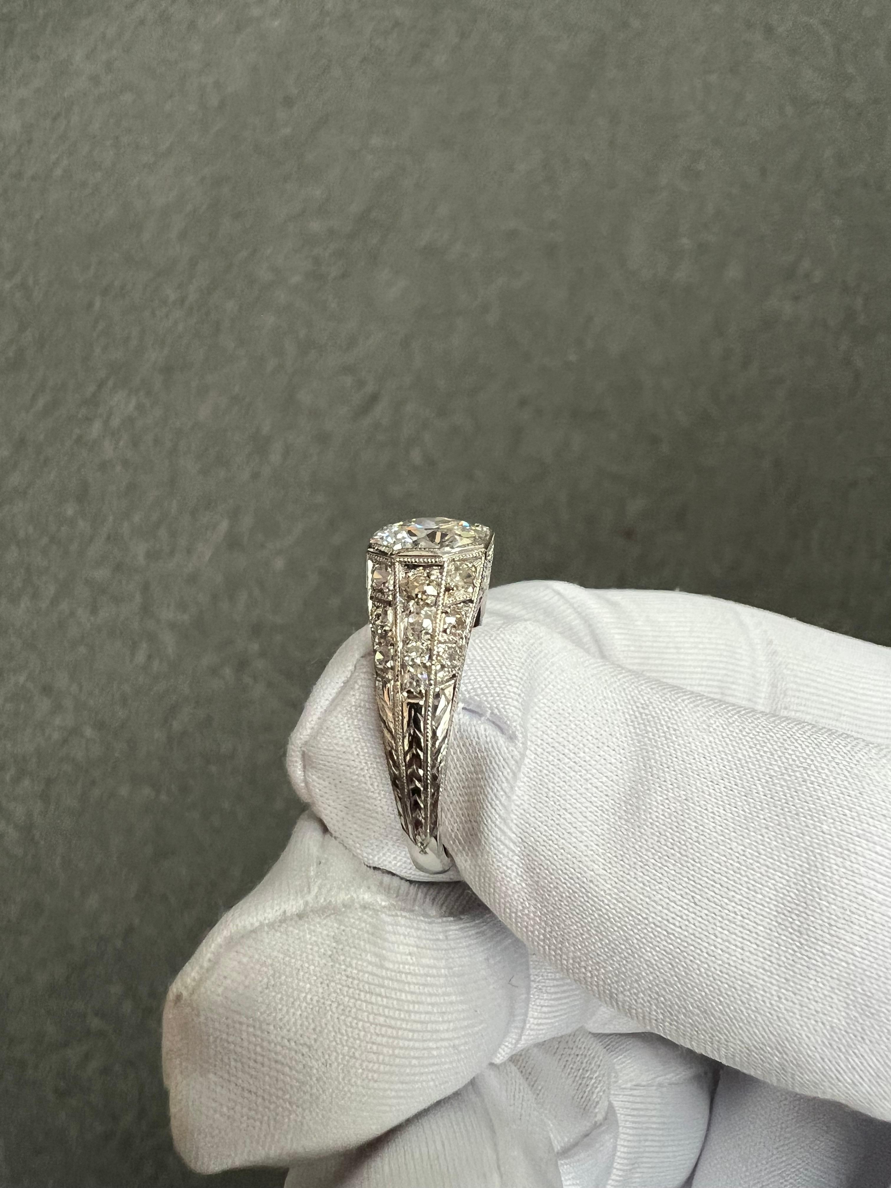 Anello di fidanzamento edoardiano in platino con diamante del 1910 circa in vendita 8