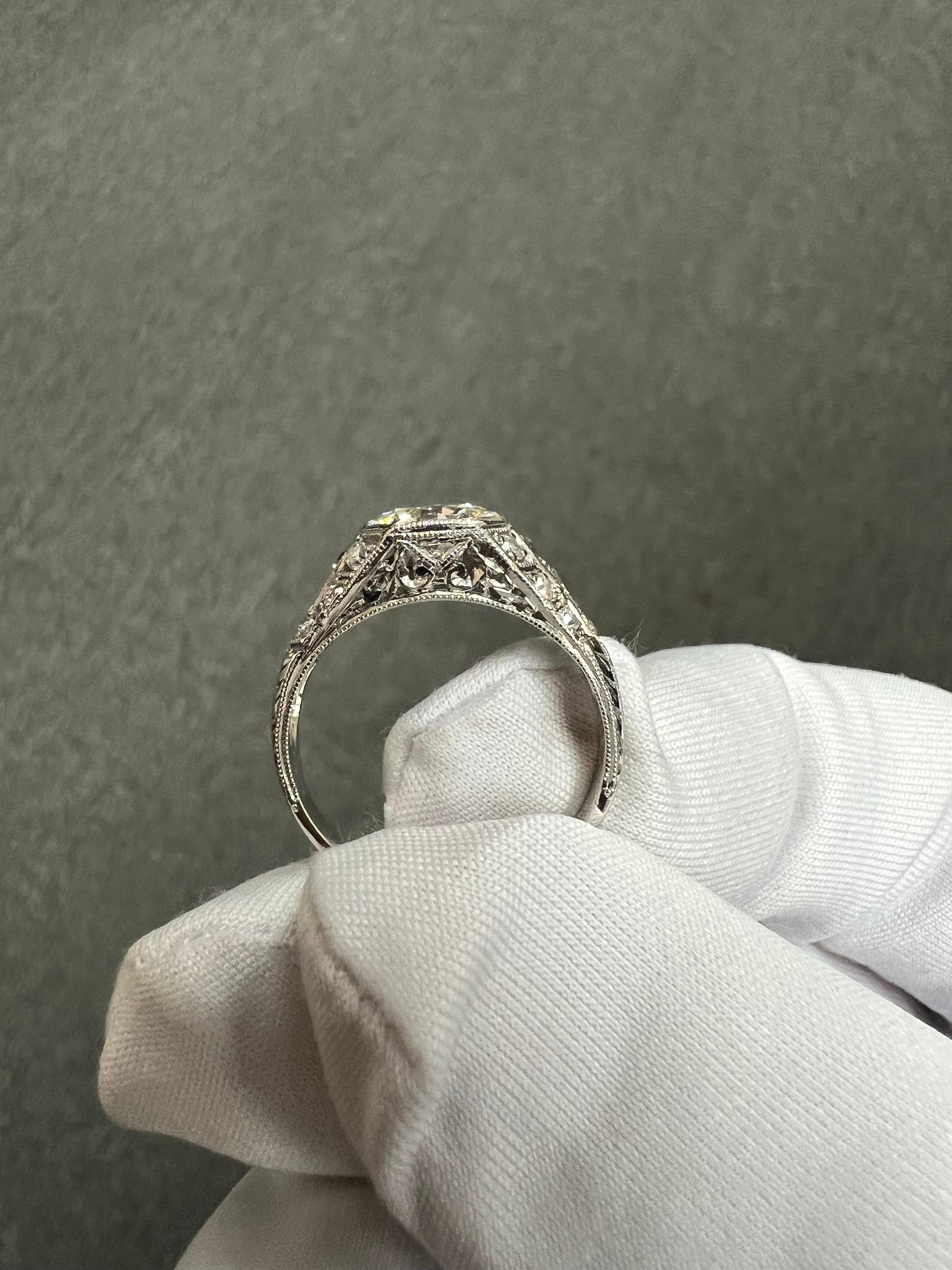 Anello di fidanzamento edoardiano in platino con diamante del 1910 circa in vendita 9
