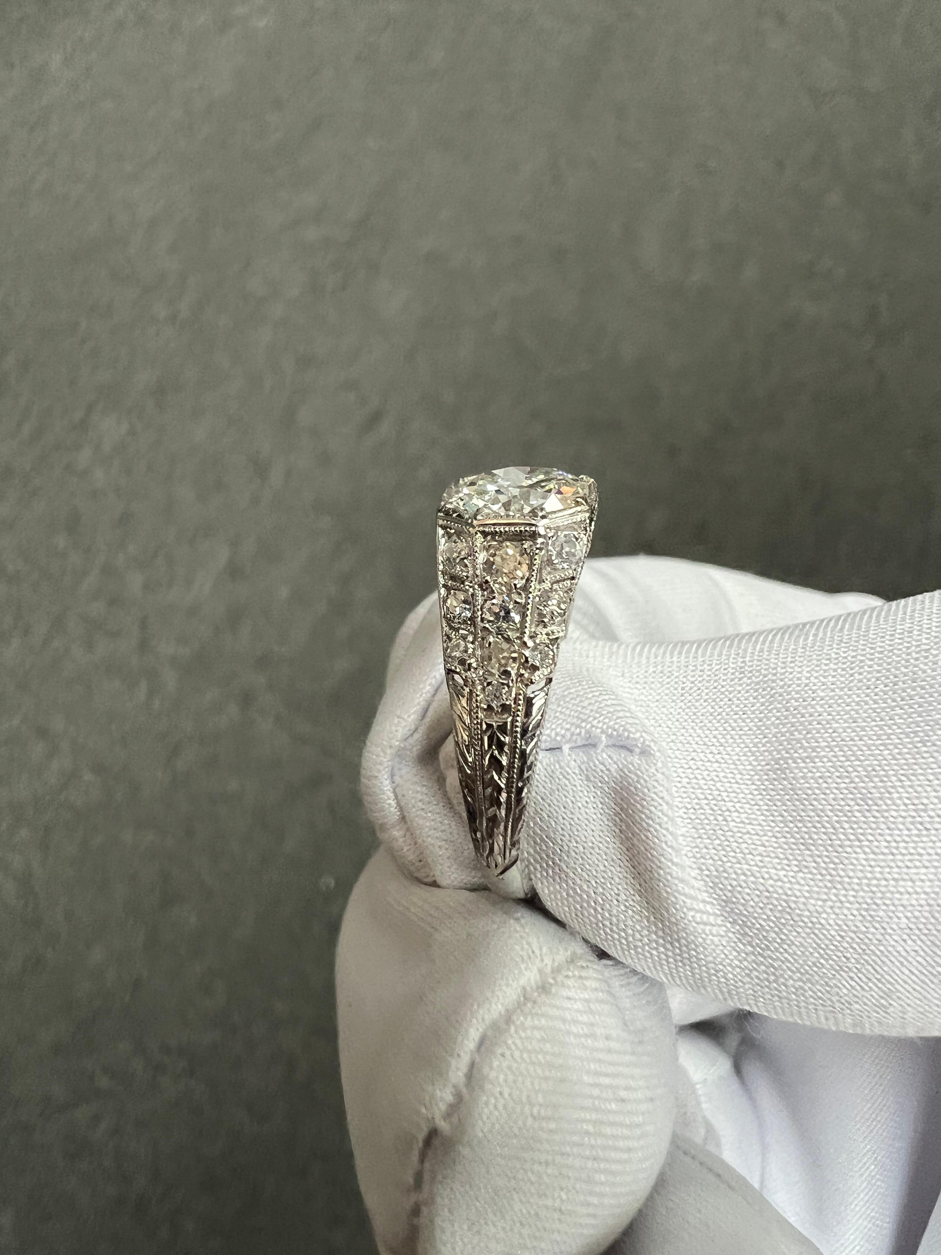 Anello di fidanzamento edoardiano in platino con diamante del 1910 circa in vendita 10