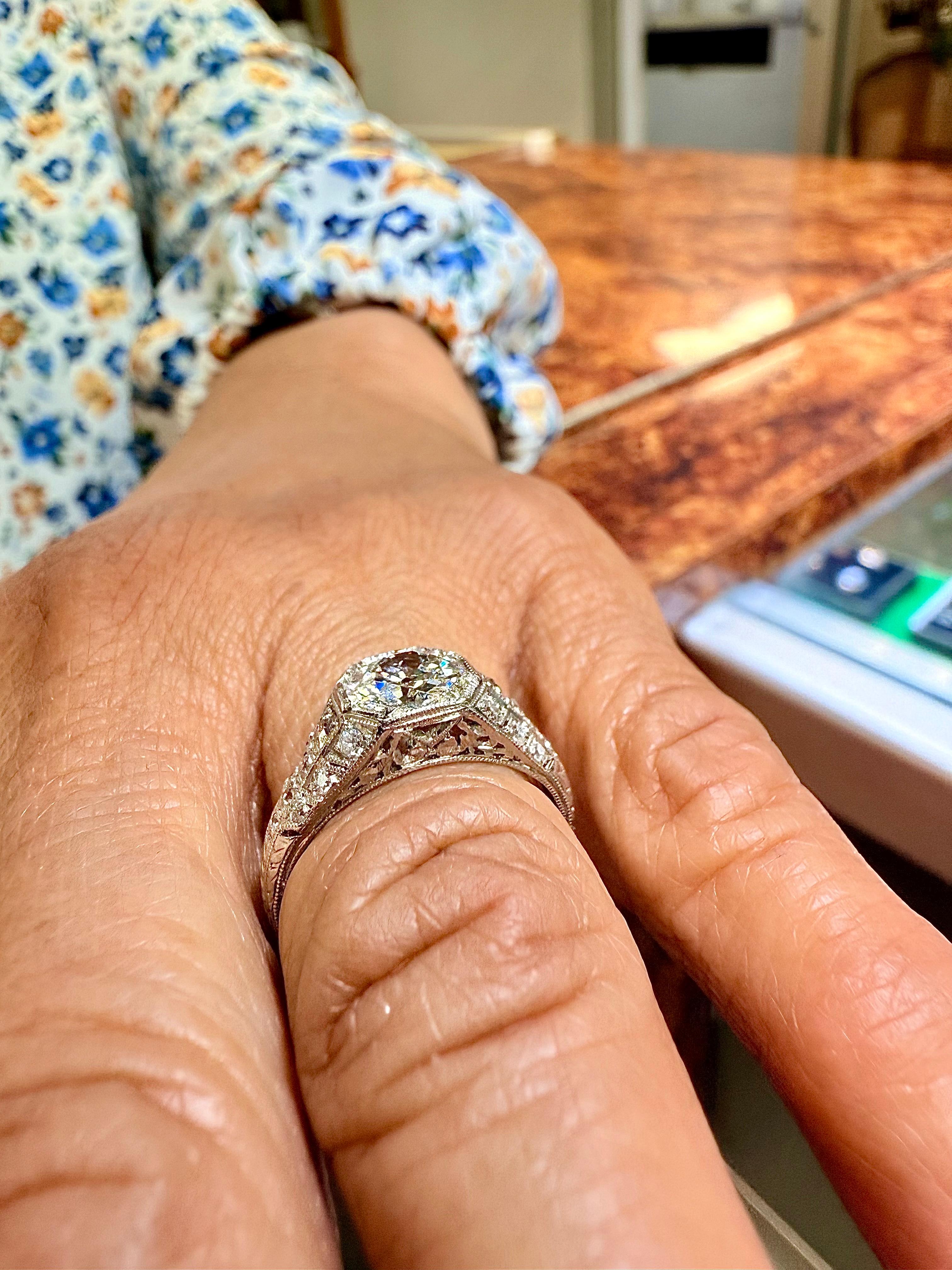 Edoardiano Anello di fidanzamento edoardiano in platino con diamante del 1910 circa in vendita