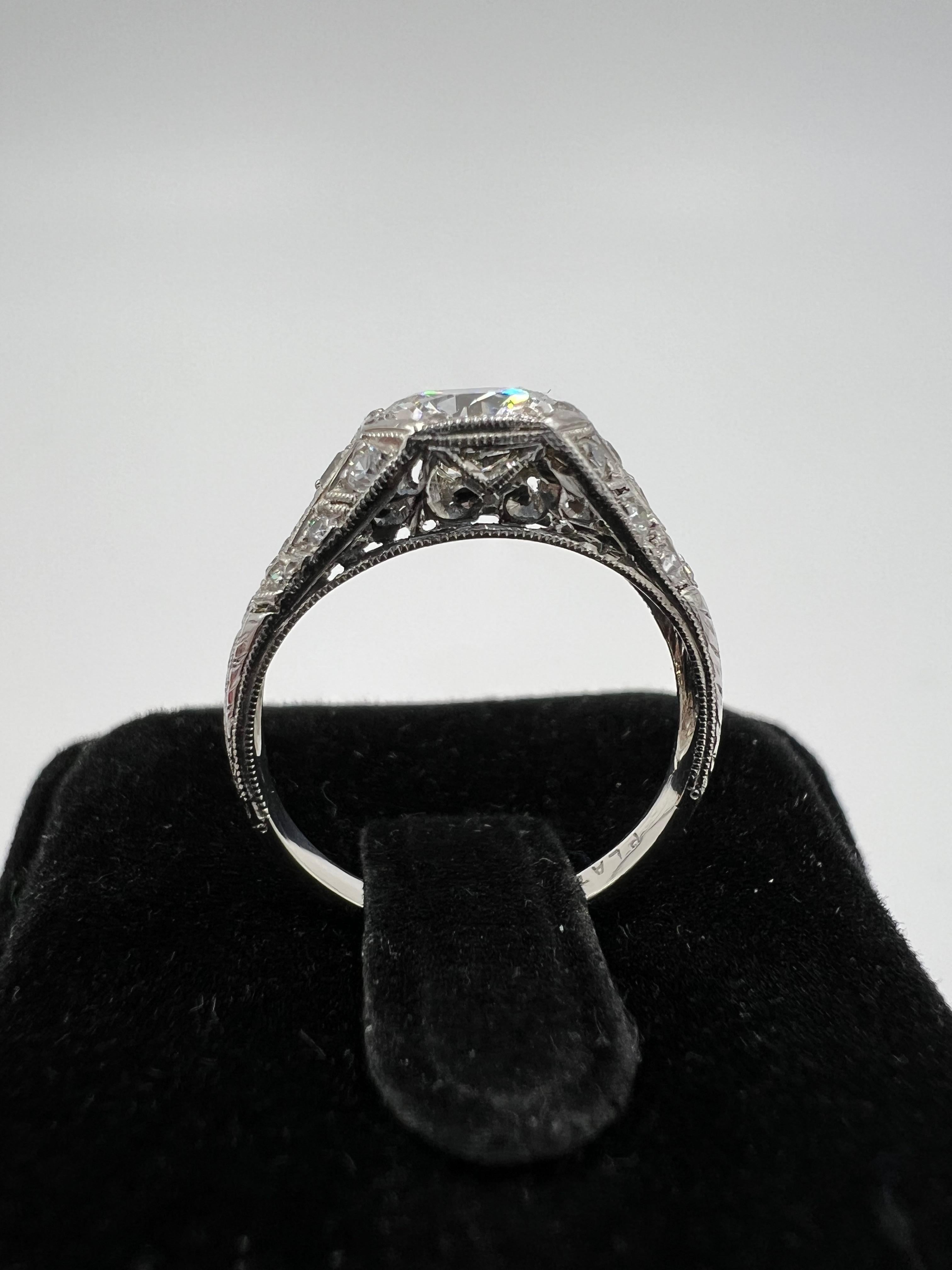 Anello di fidanzamento edoardiano in platino con diamante del 1910 circa in vendita 2