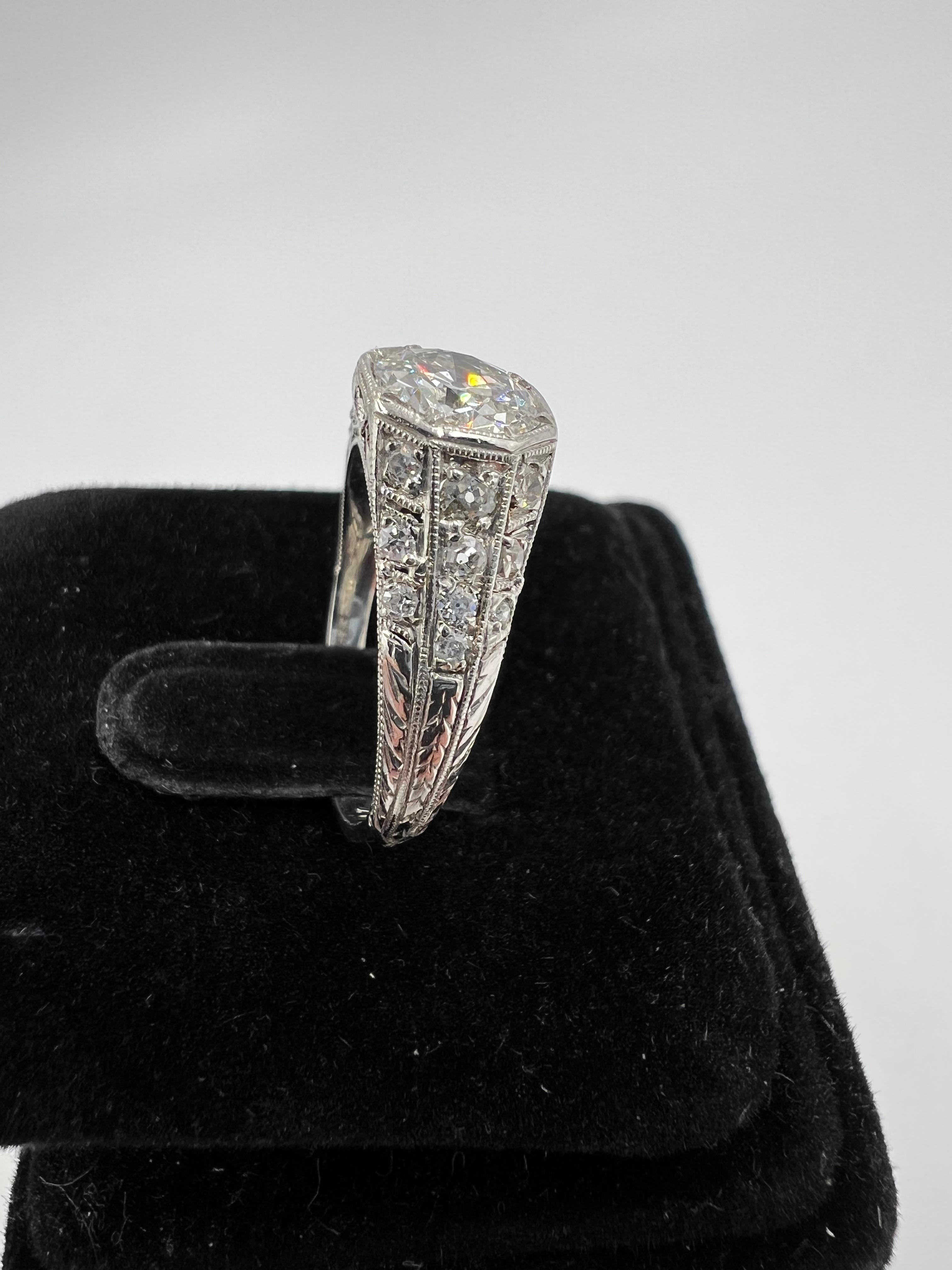 Anello di fidanzamento edoardiano in platino con diamante del 1910 circa in vendita 3