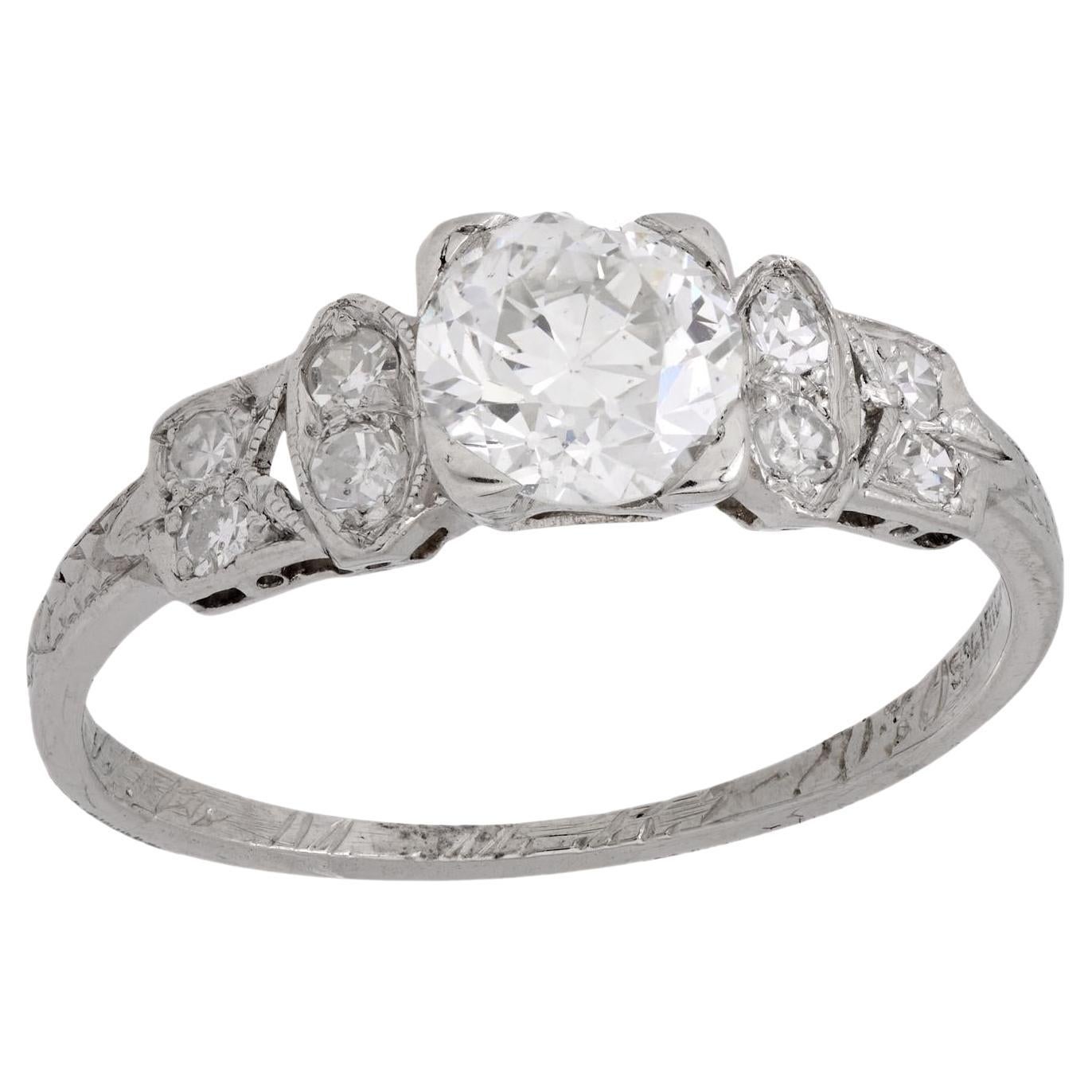 Anillo de compromiso eduardiano de diamantes y platino