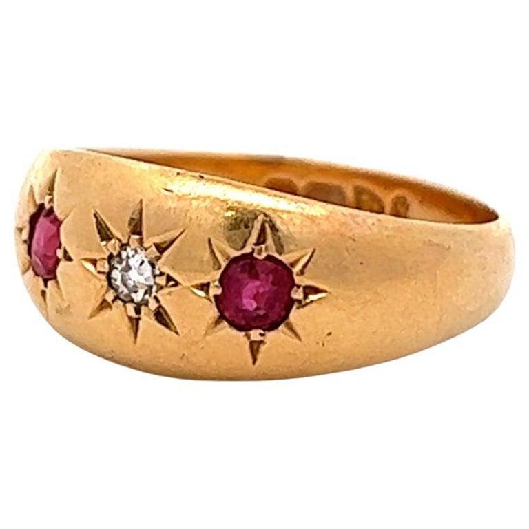 Edwardian Diamond Ruby 18 Karat Yellow Gold Three Stone Ring In Good Condition In Beverly Hills, CA